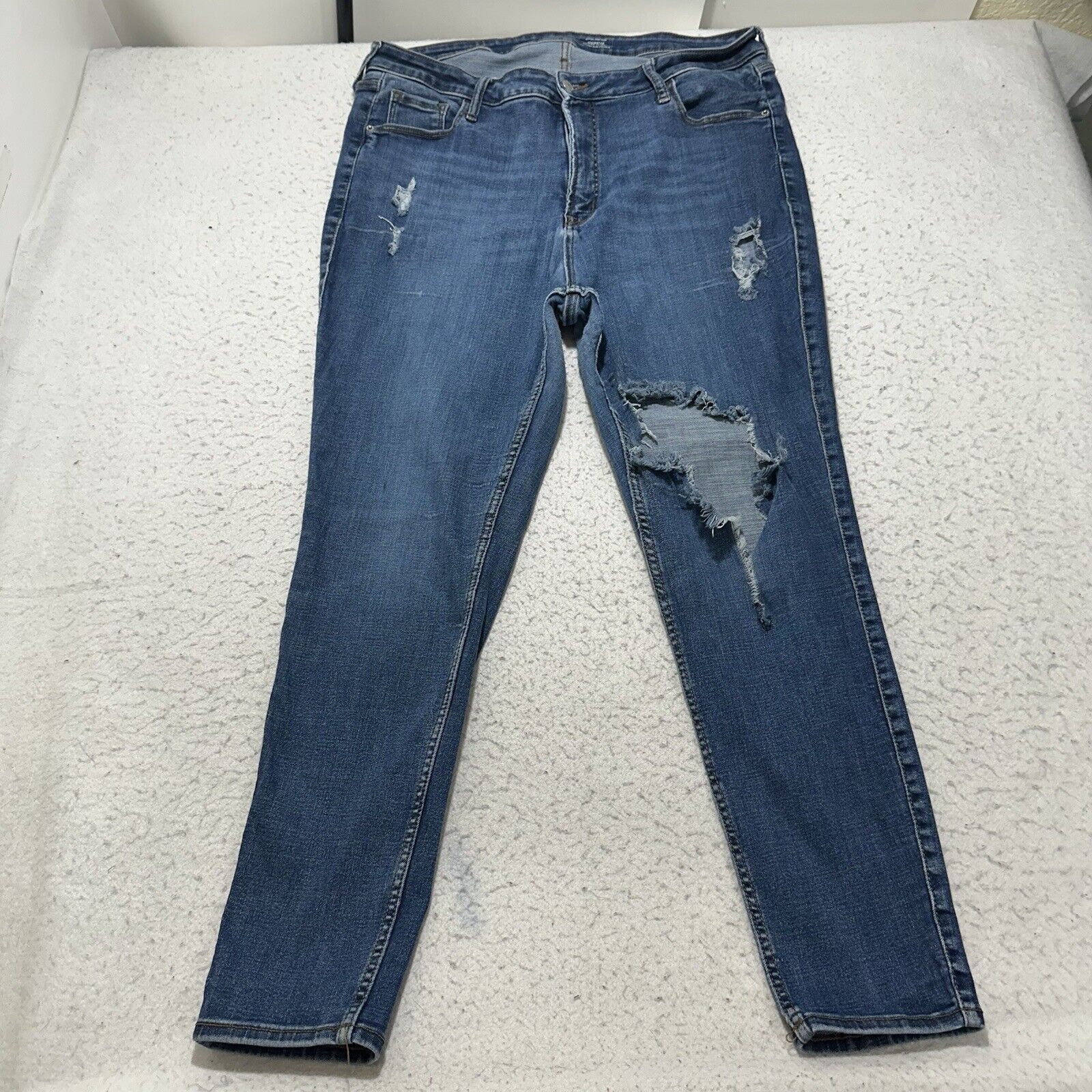 Old Navy Old Navy Rockstar 18 Skinny High Rise Ripped Jeans 36x28 Size 40" / US 18 - 1 Thumbnail