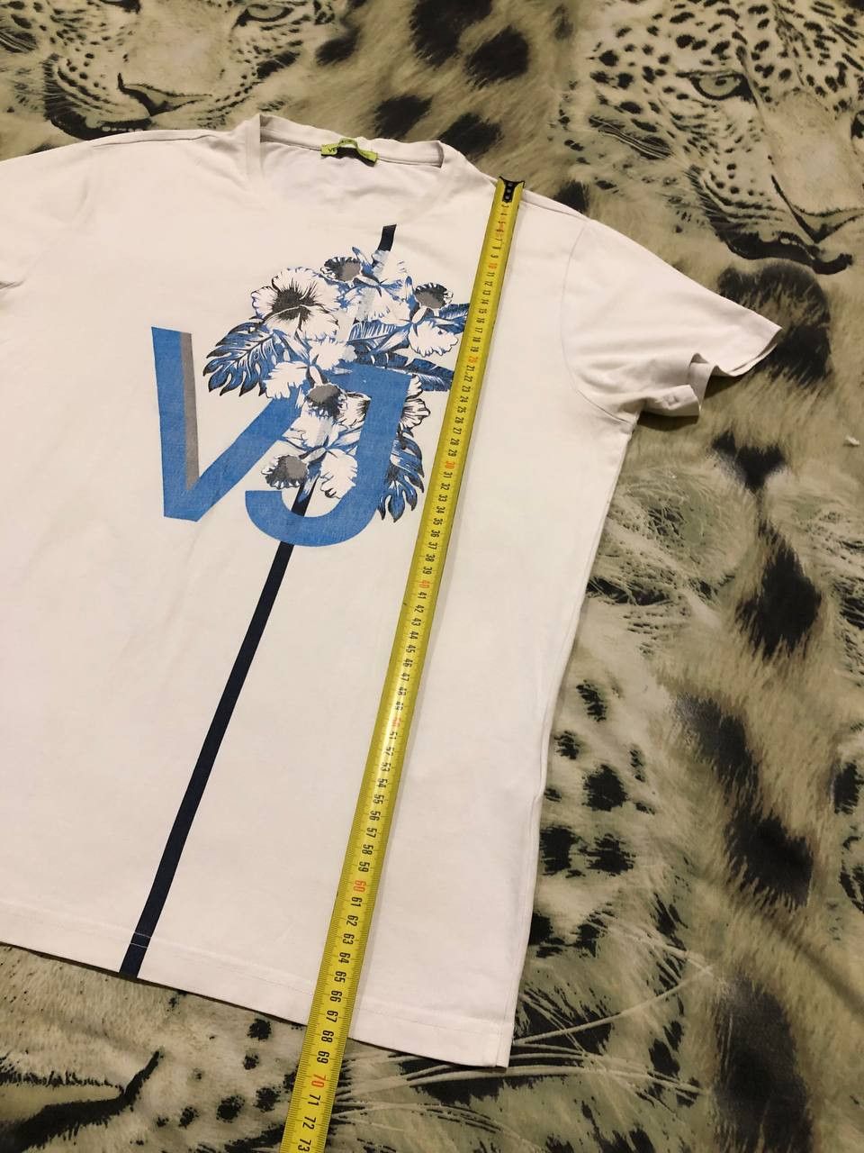 Versace Jeans Couture Vintage Versace Jeans Big Y2K Logo White T-Shirt Size L Size US L / EU 52-54 / 3 - 10 Thumbnail