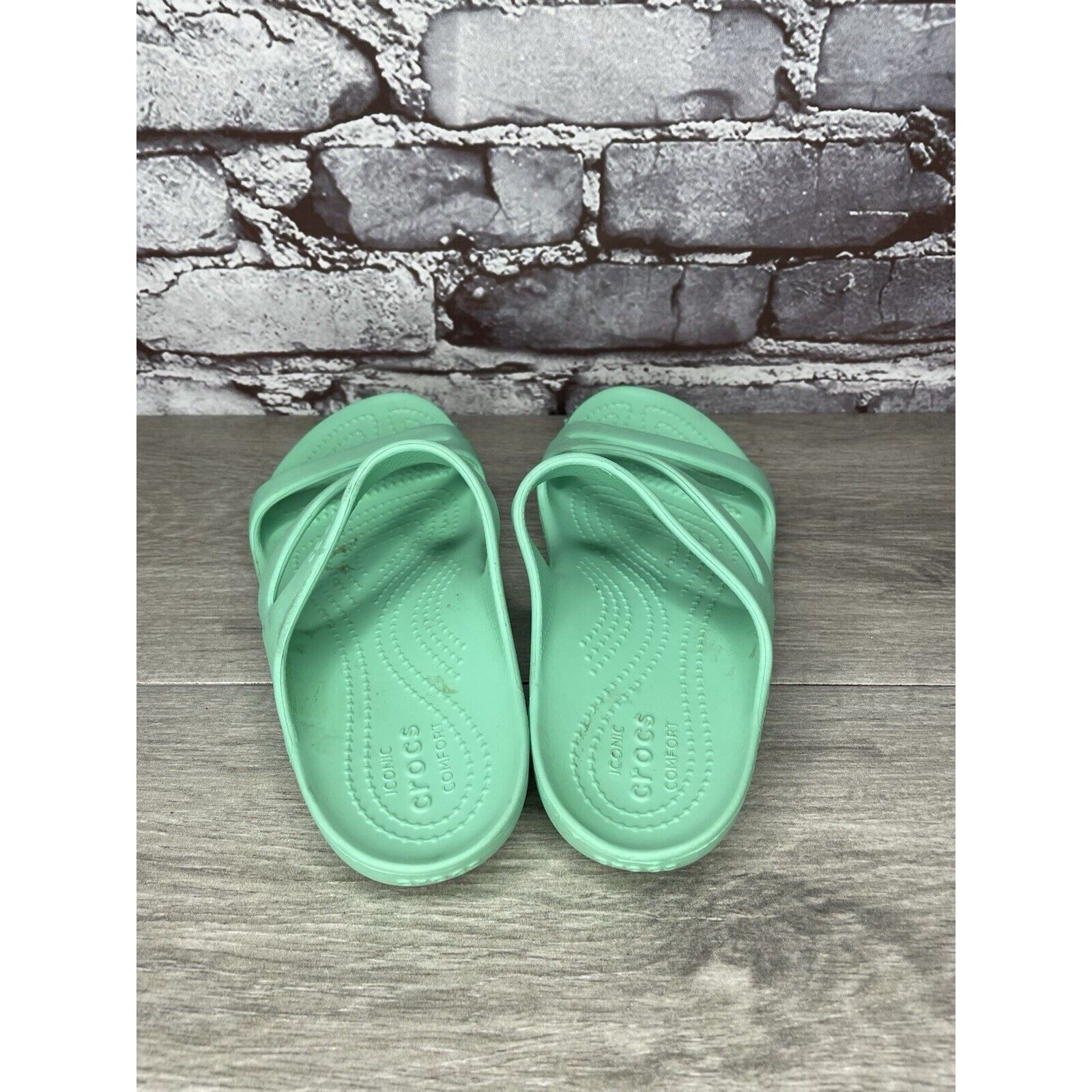 Crocs CROCS Iconic Comfort Green Rubber Slides Light Flats Sandals Size US 6 / IT 36 - 7 Thumbnail