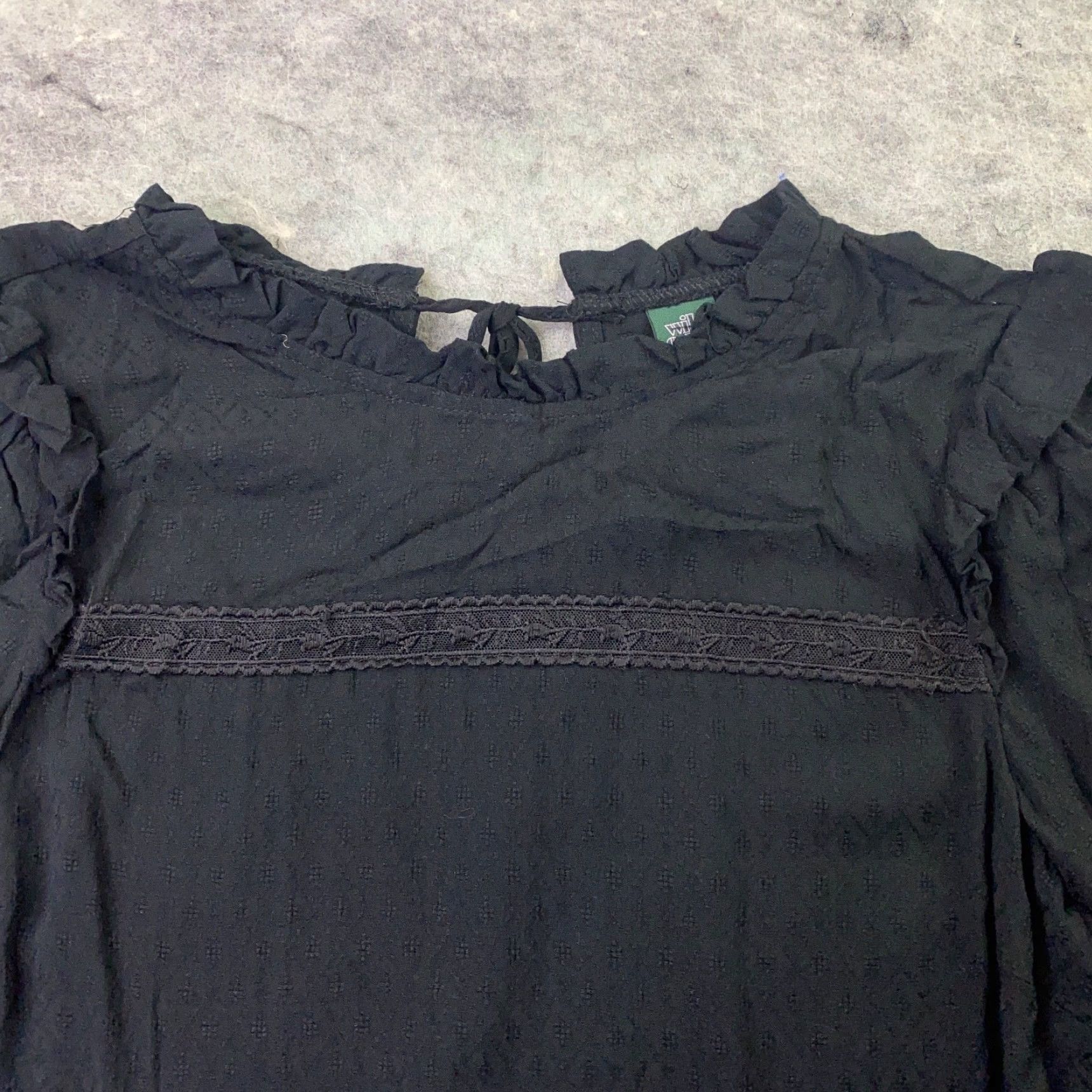 Vintage Wild Fable Shirt Adult Medium Black 3/4 Sleeve Ruffle Keyhole Neck Back Blouse Rayon Casual Womens Size M / US 6-8 / IT 42-44 - 3 Thumbnail