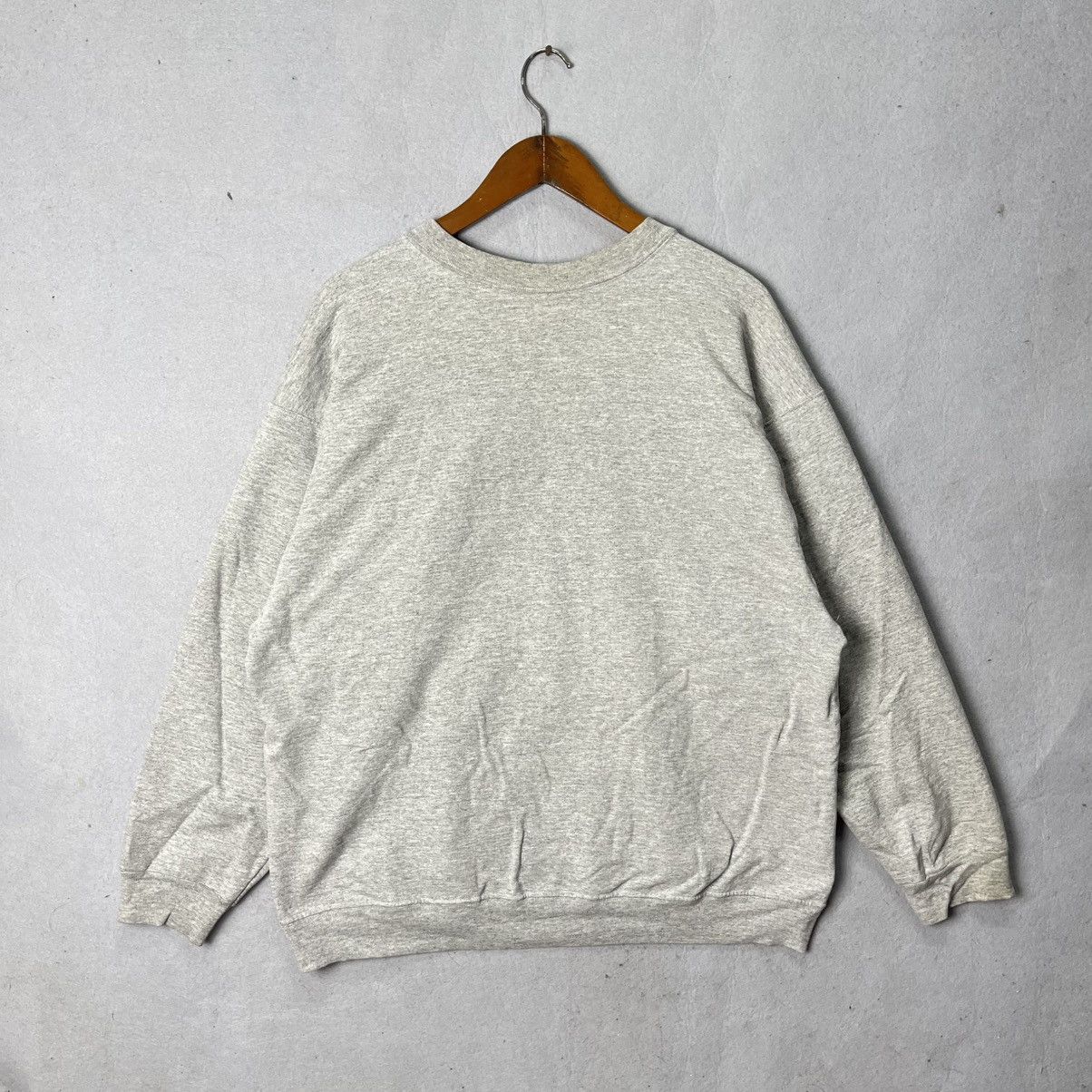 Nike Vintage Nike Mini Swoosh Grey Crewneck Sweatshirt Size US L / EU 52-54 / 3 - 6 Thumbnail