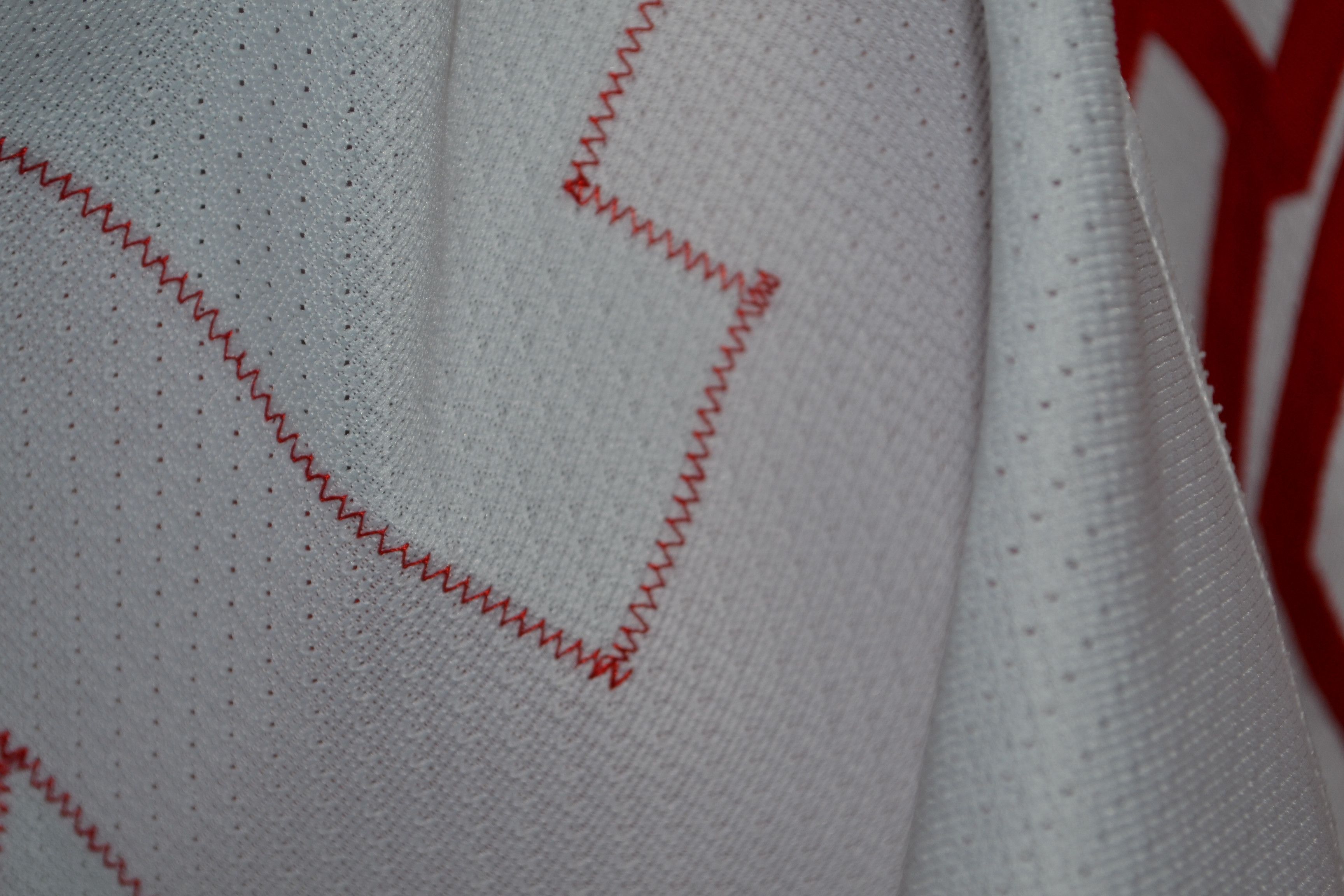 Ccm Detroit Red Wings Zetterberg 40 Vintage CCM Jersey Canada L Size US L / EU 52-54 / 3 - 14 Thumbnail