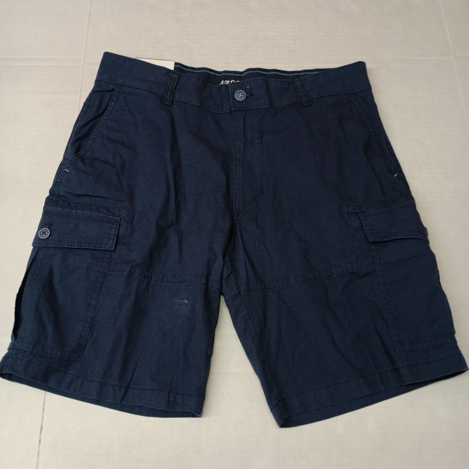 Izod Izod Men's Saltwater Beach House Cargo Shorts Navy Size 32 Size US 32 / EU 48 - 1 Thumbnail