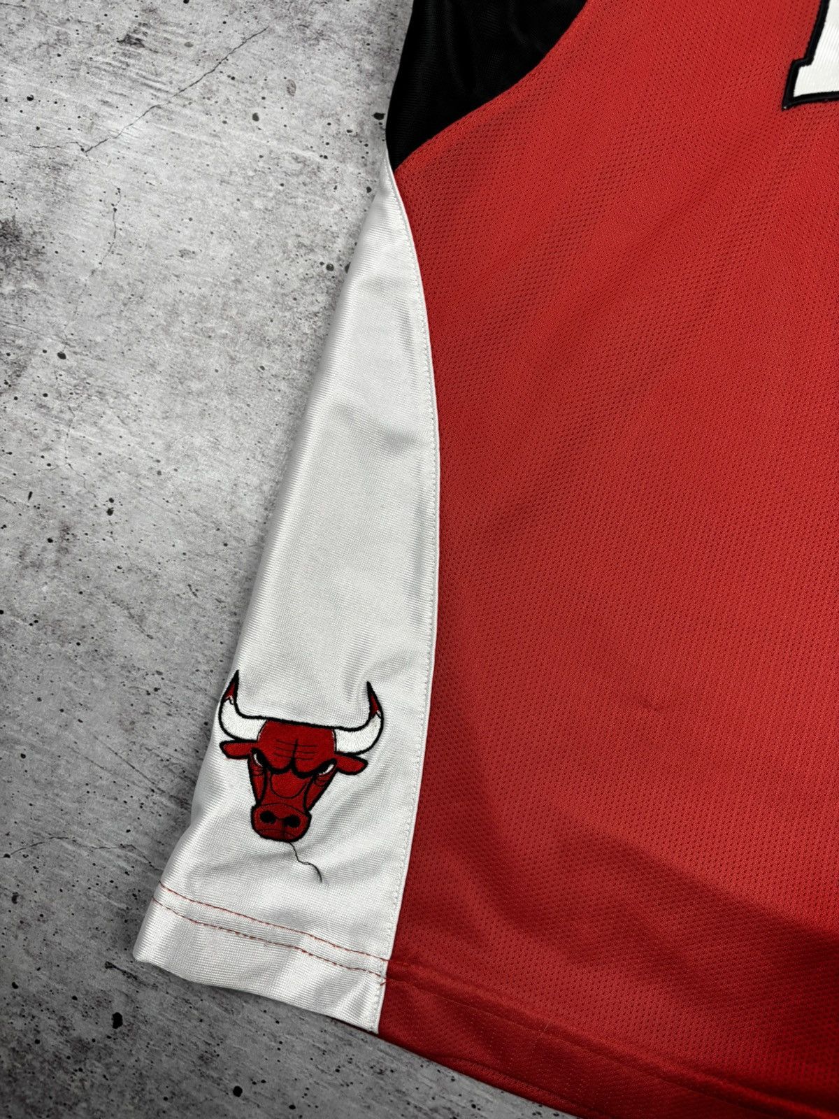 Champion Chicago Bulls Champion NBA training jersey size M Size US M / EU 48-50 / 2 - 4 Thumbnail