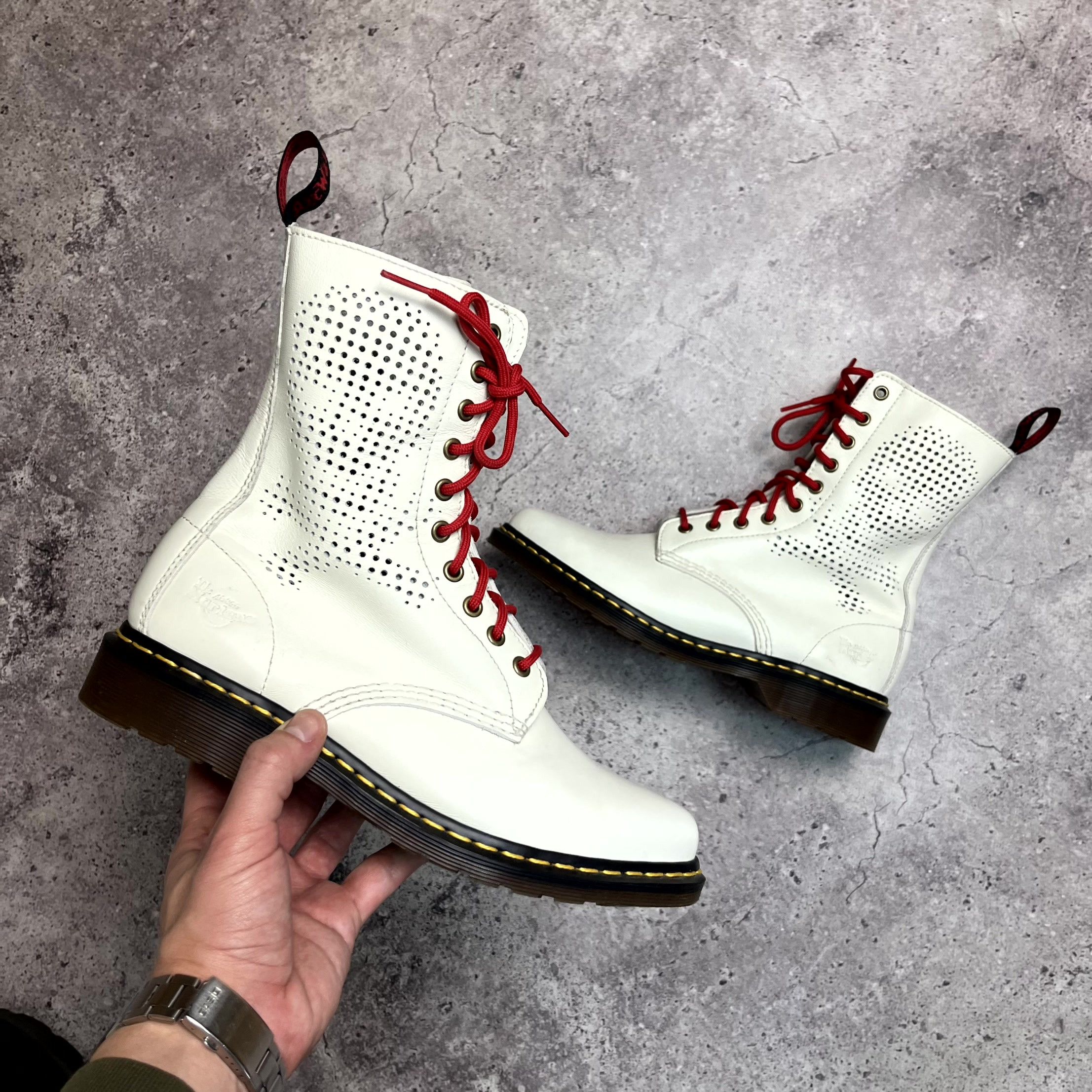 Dr. Martens Dr Martens Perf Skull Punk Leather White Boots Size EU 41 Size US 11 / IT 41 - 1 Thumbnail