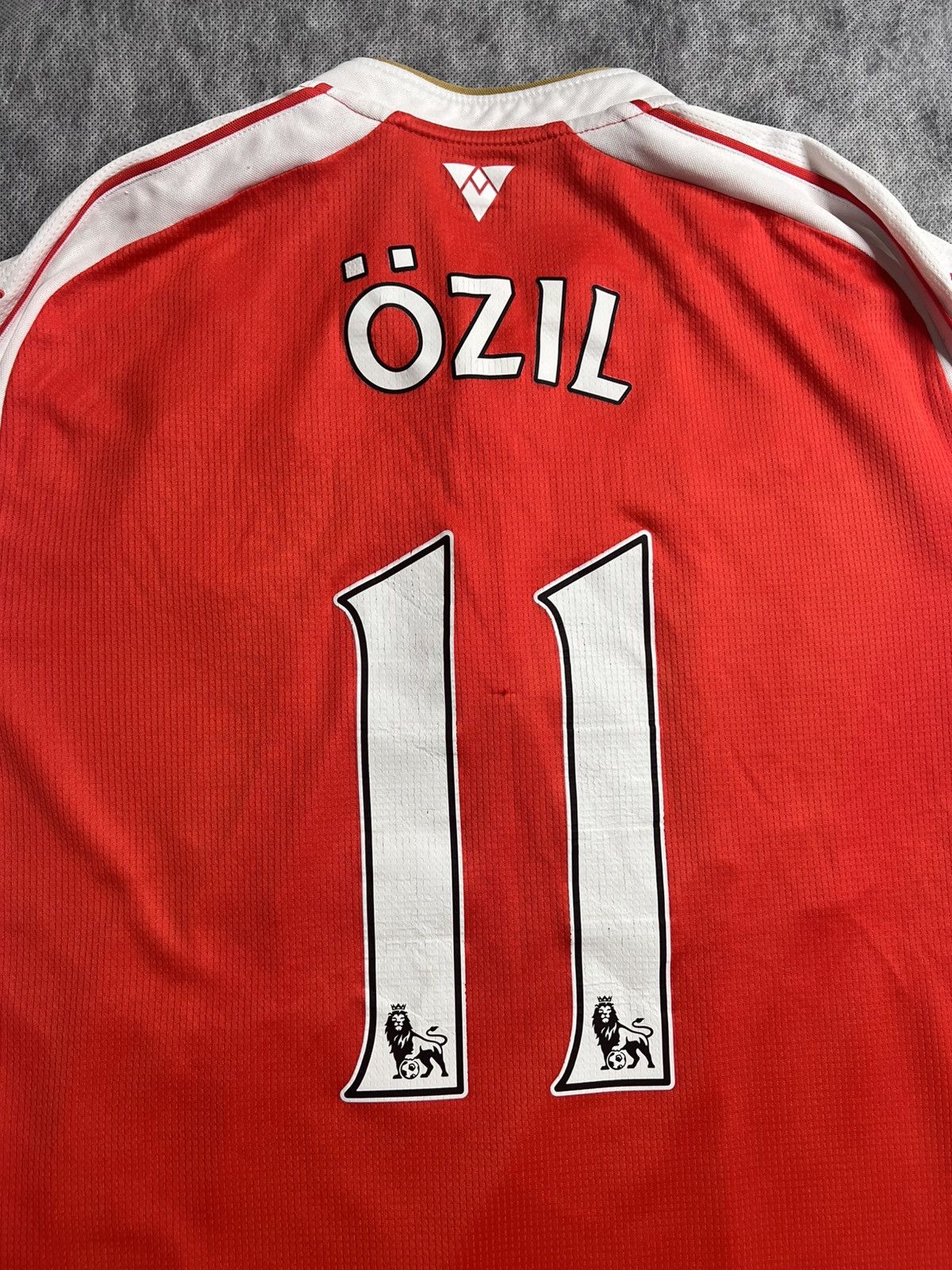 Puma ARSENAL PUMA FOOTBALL HOME JERSEY #11 OZIL Size US M / EU 48-50 / 2 - 9 Thumbnail
