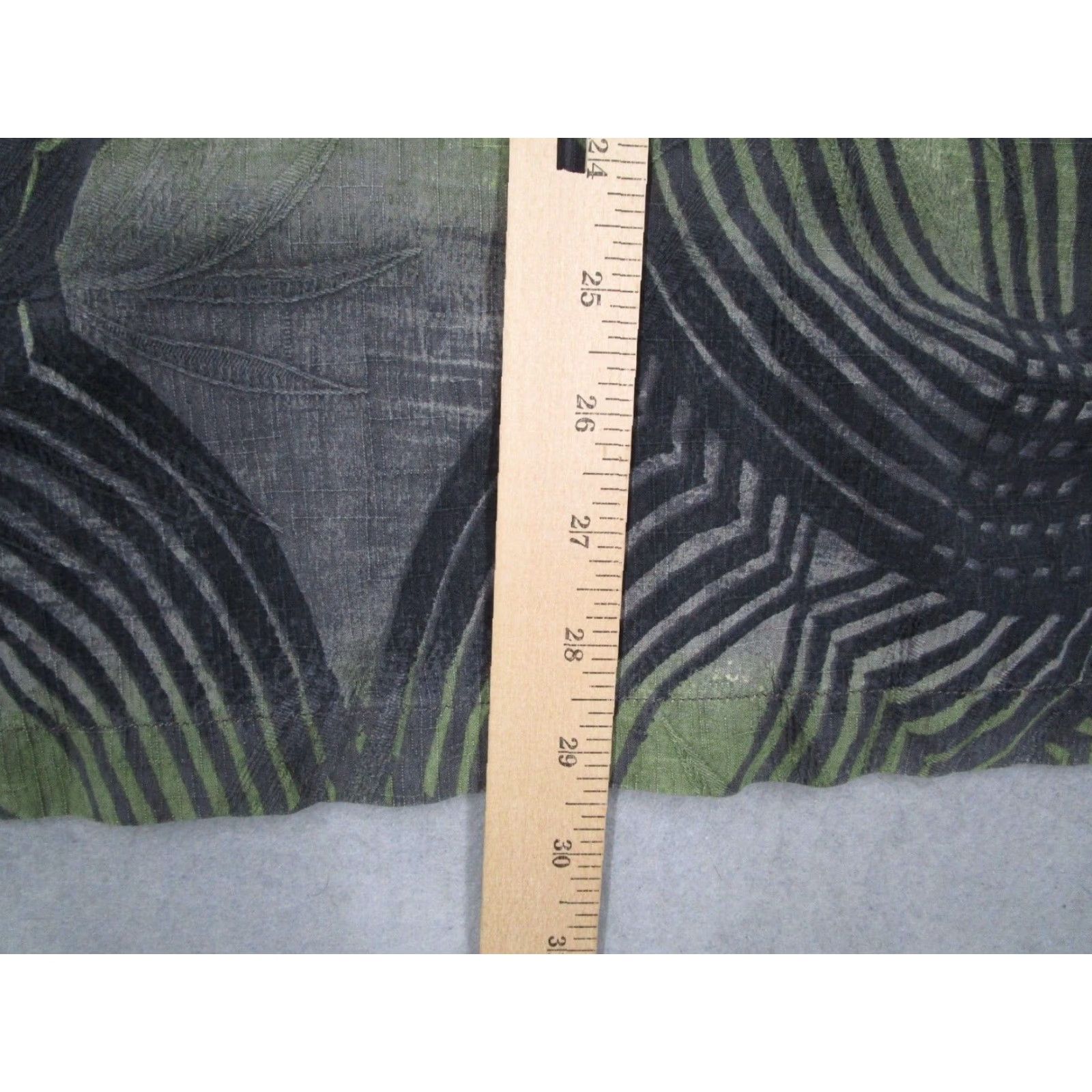 Tommy Bahama Tommy Bahama Shirt Mens Large Green Silk Button Up Hawaiian Abstract Camp Tiki Size US L / EU 52-54 / 3 - 7 Thumbnail