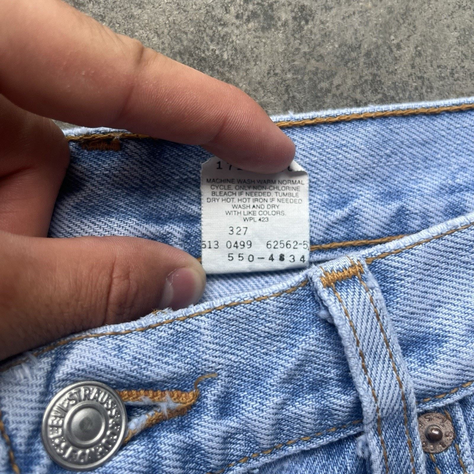 Levi's Vintage Levi’s 550 Jeans Mens 32 X 34 Light Wash Denim Relax Size US 32 / EU 48 - 9 Thumbnail