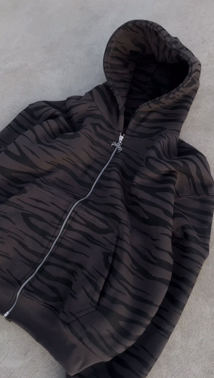 Other Discontinued Loverock Apparel Grey Zebra Zip Up Size US L / EU 52-54 / 3 - 1 Thumbnail