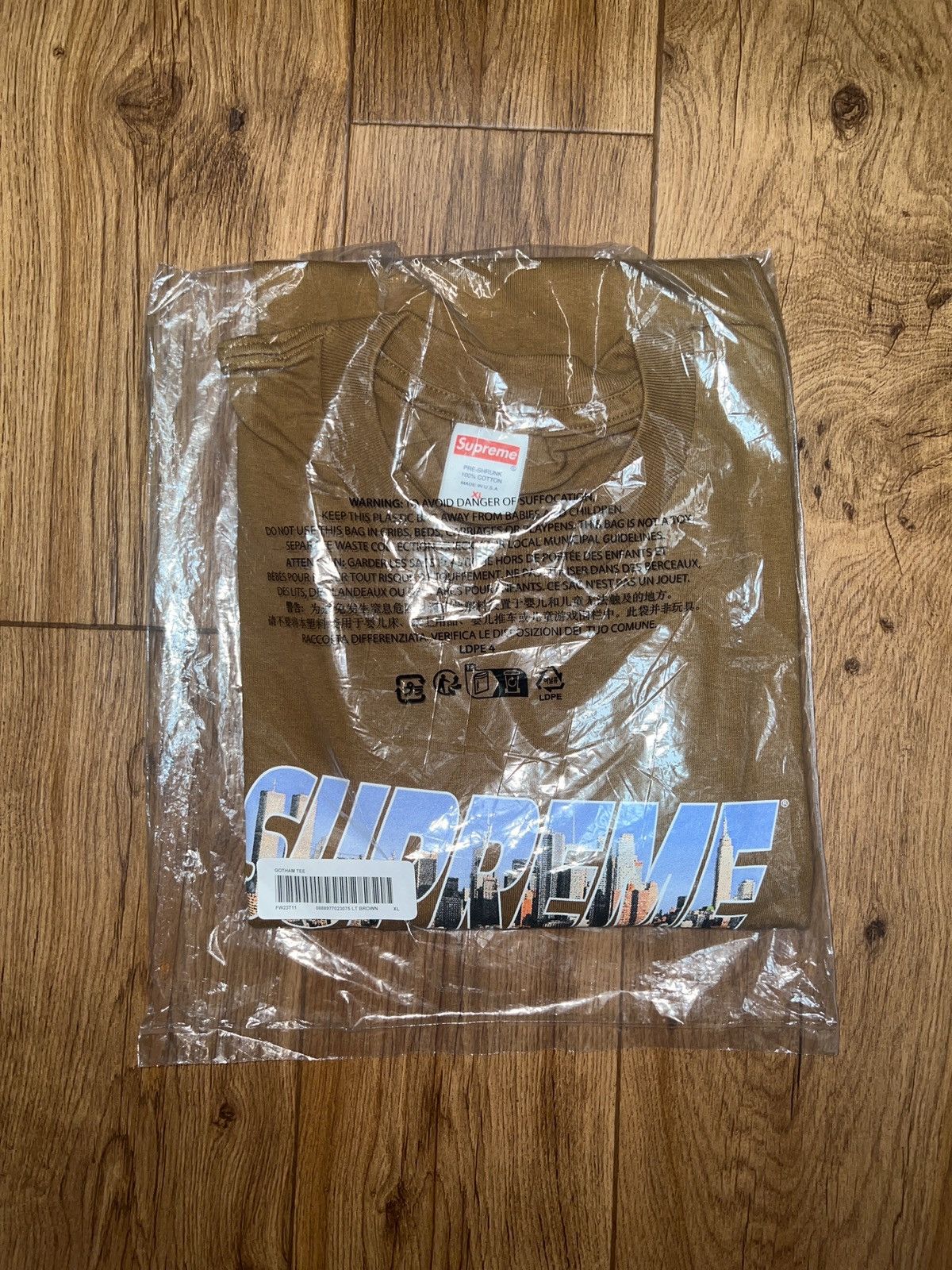 Supreme Supreme Gotham Tee (FW23) Size US XL / EU 56 / 4 - 1 Thumbnail