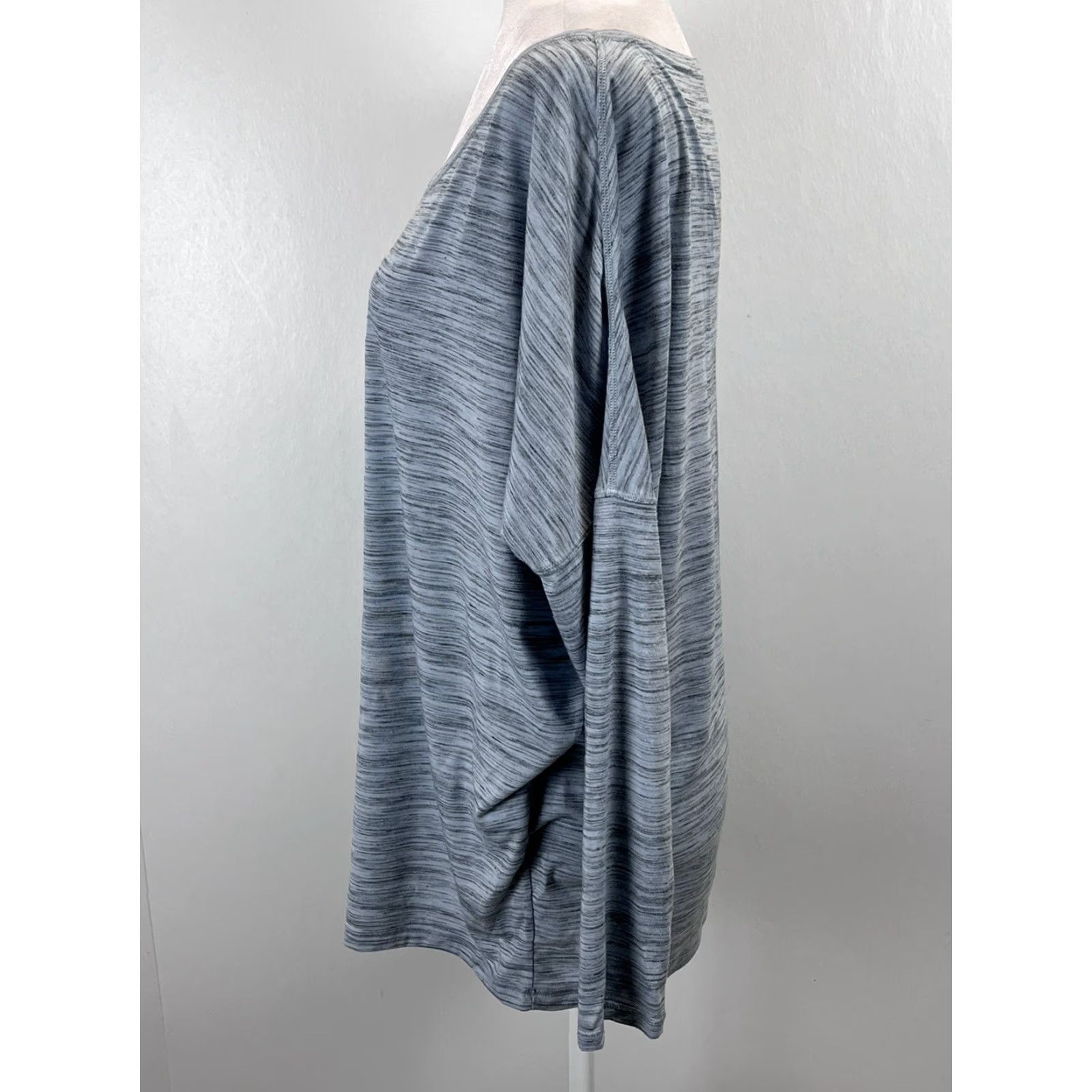 Athleta Athleta Shirt Women M Blue/Grey Essence Flow Tunic Oversized Activewear Womens Size M / US 6-8 / IT 42-44 - 2 Thumbnail