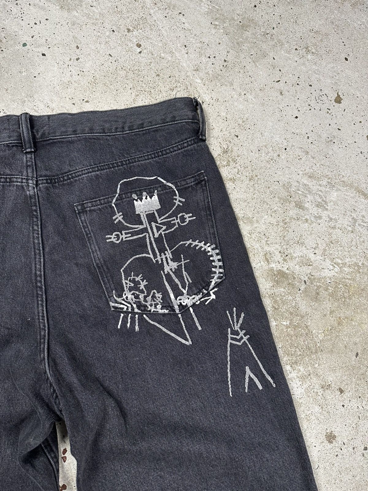 H&M × Jean-Michel Basquiat × Who Decides War H&M x Jean-Michel Basquiat Baggy Denim Pants Jeans Print Size US 36 / EU 52 - 14 Thumbnail