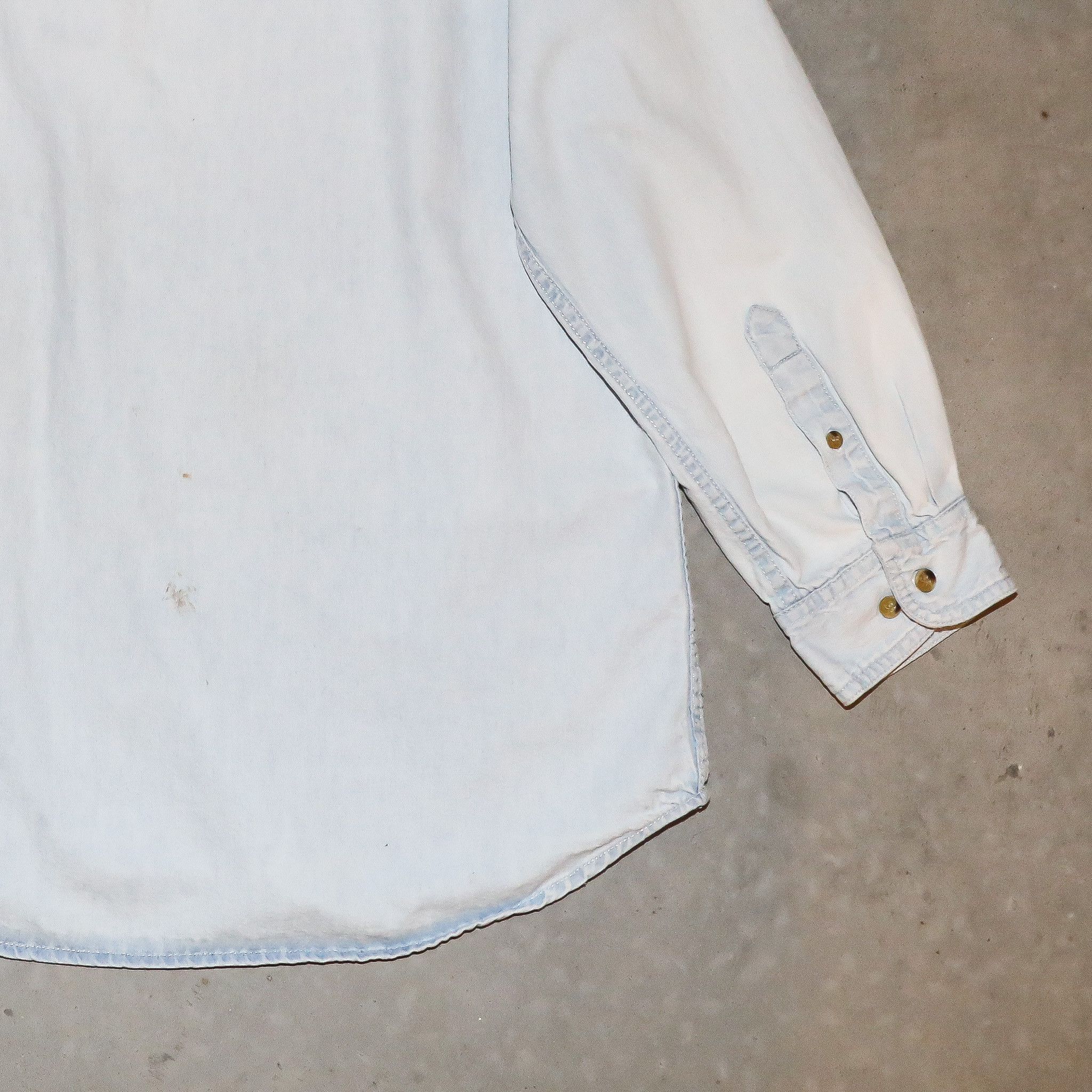 Vintage Vintage 80s Light Wash Denim Button Down Mens Shirt Size L Size US L / EU 52-54 / 3 - 5 Thumbnail