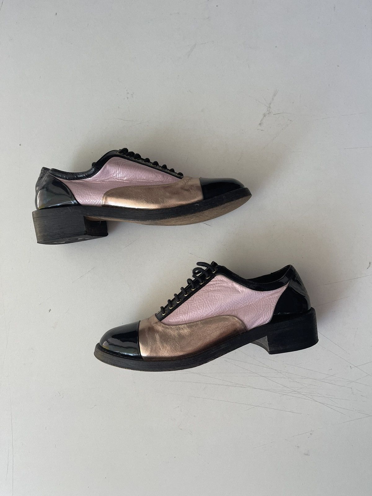 Chanel × Designer Chanel S/S 2017 runway patent leather shoes Size US 7 / IT 37 - 4 Thumbnail