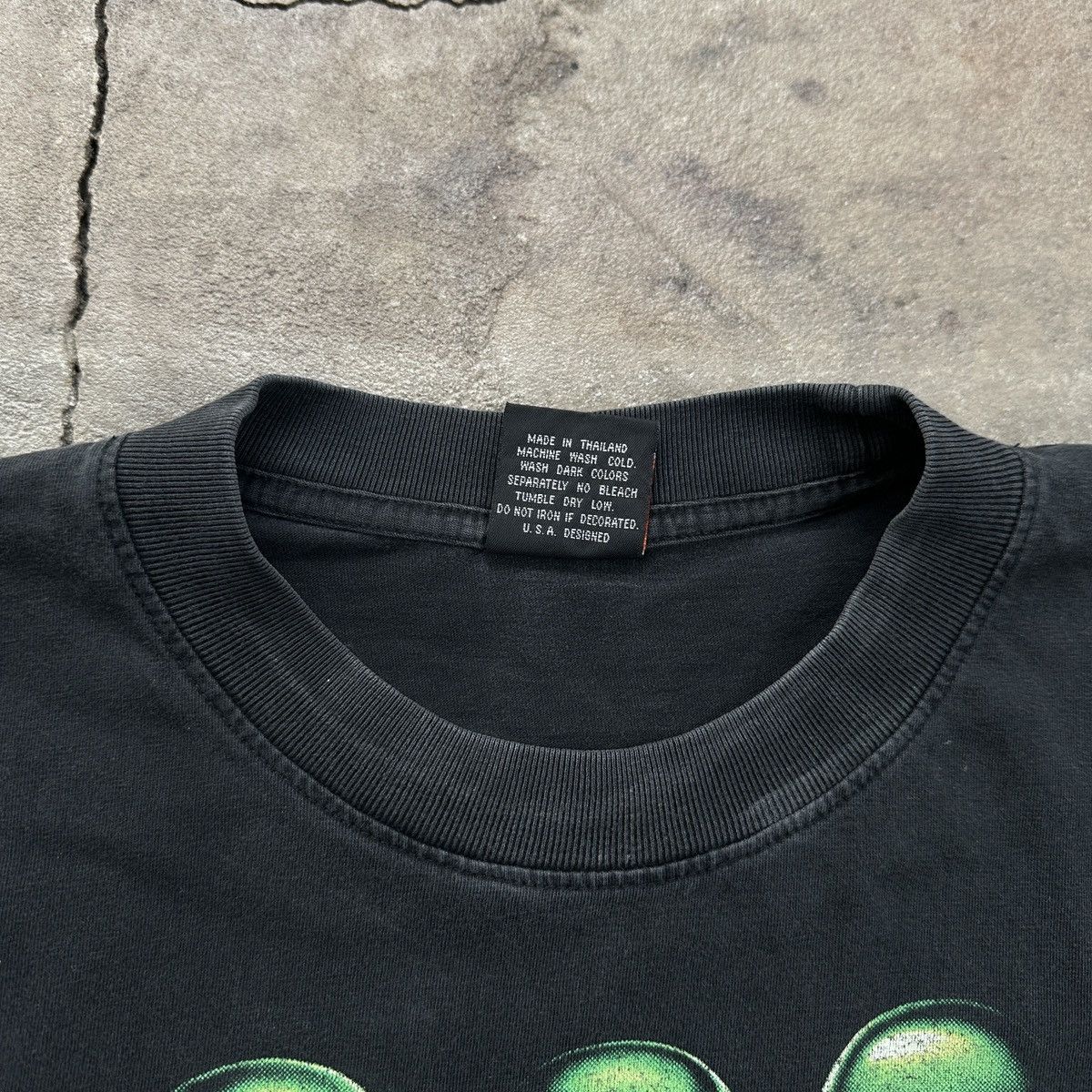 Vintage Vintage 00’s Green Skulls Distressed T-shirt Size US L / EU 52-54 / 3 - 9 Thumbnail