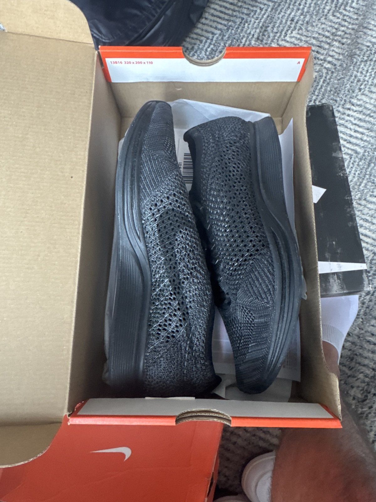 Nike Nike Flyknit Racer Size US 10 / EU 43 - 6 Thumbnail