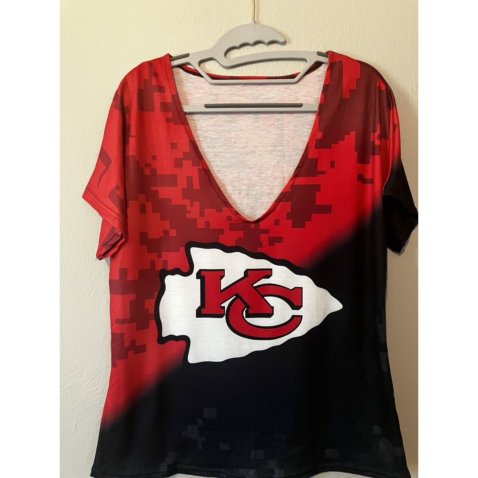 Nike Kansas City Chiefs Shirt Womens Size M Red NFL Short Sleeve Size M / US 6-8 / IT 42-44 - 1 Thumbnail