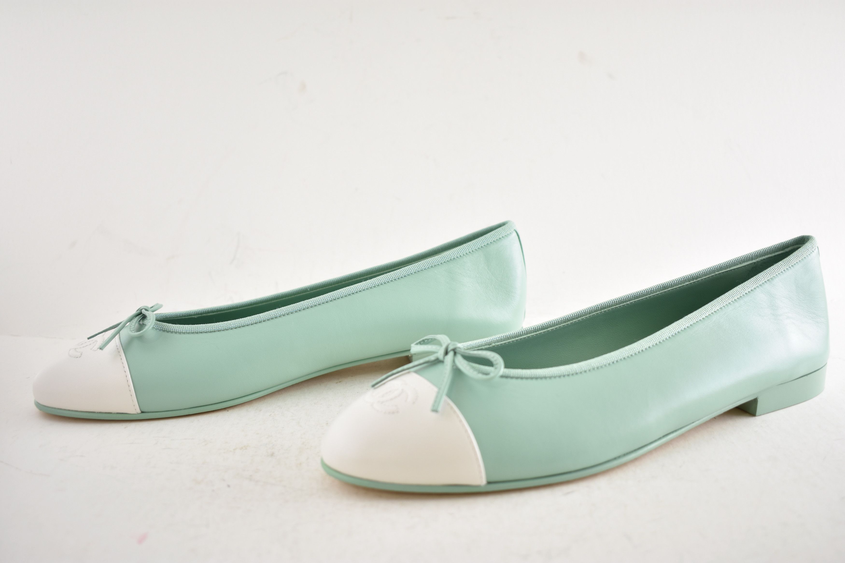 Chanel 26S Mint White Leather CC Logo Ballet Ballerina Flat 38 Size US 8 / IT 38 - 19 Thumbnail