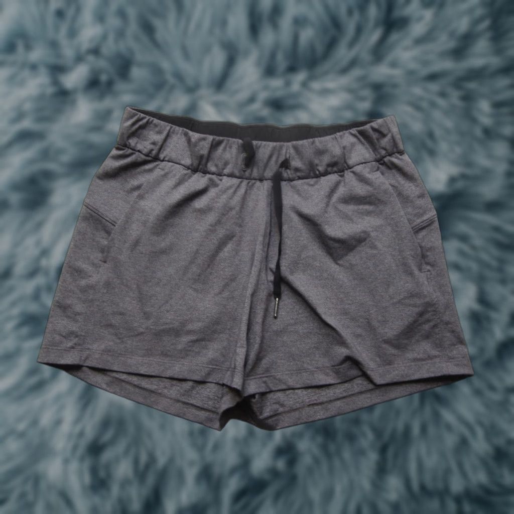 Lululemon Shorts Womens 6 Gray Athletic Running Hiking Travel Activewear Casual