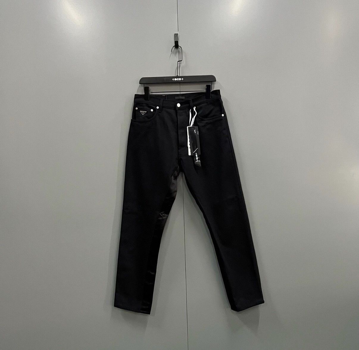 Prada Prada Black Triangle Logo Pants J41 Size 30" / US 8 / IT 44 - 1 Thumbnail