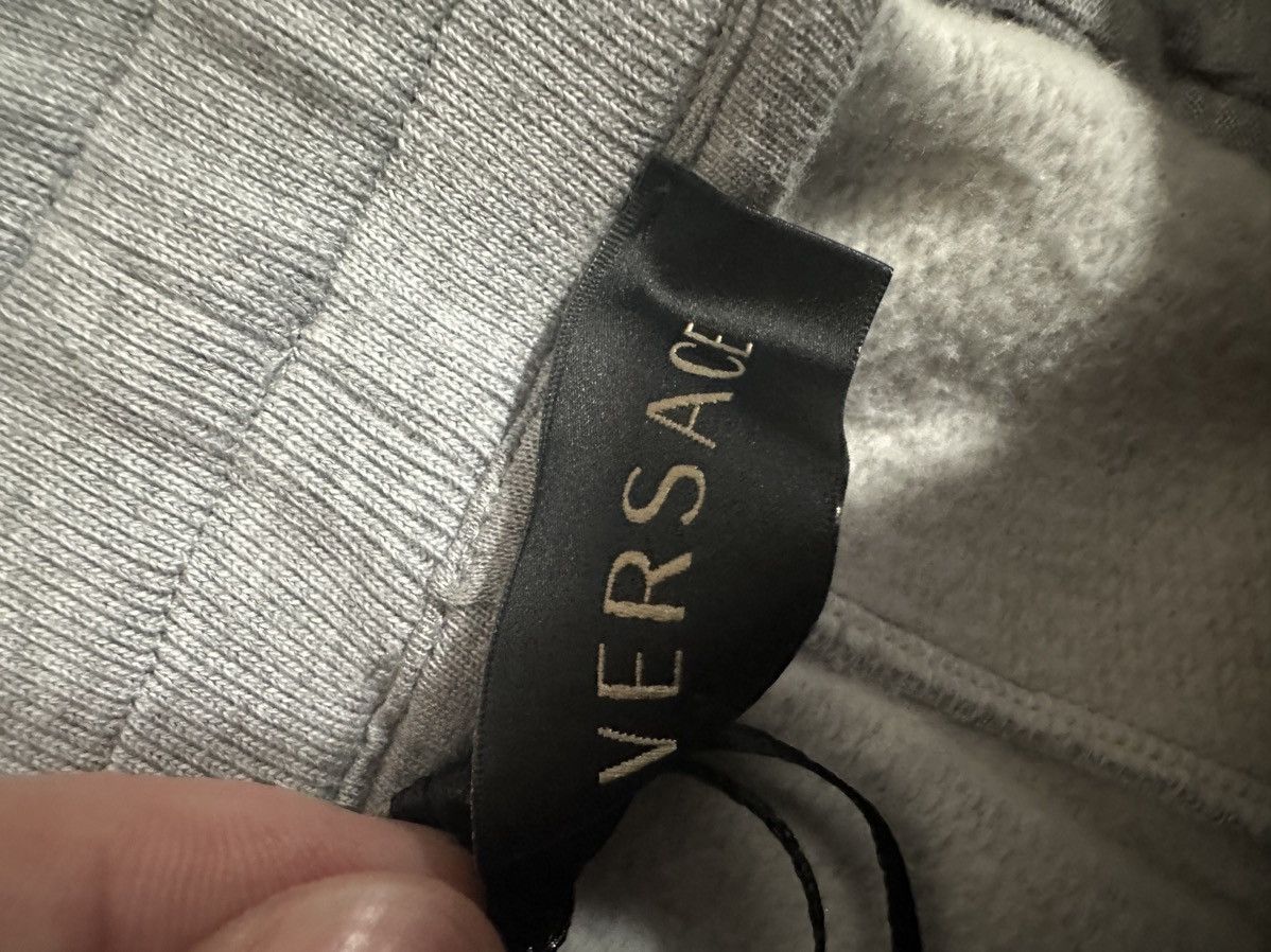 Versace VERSACE RAINBOW COLOR LOGO SWEATPANTS Size US 34 / EU 50 - 3 Thumbnail