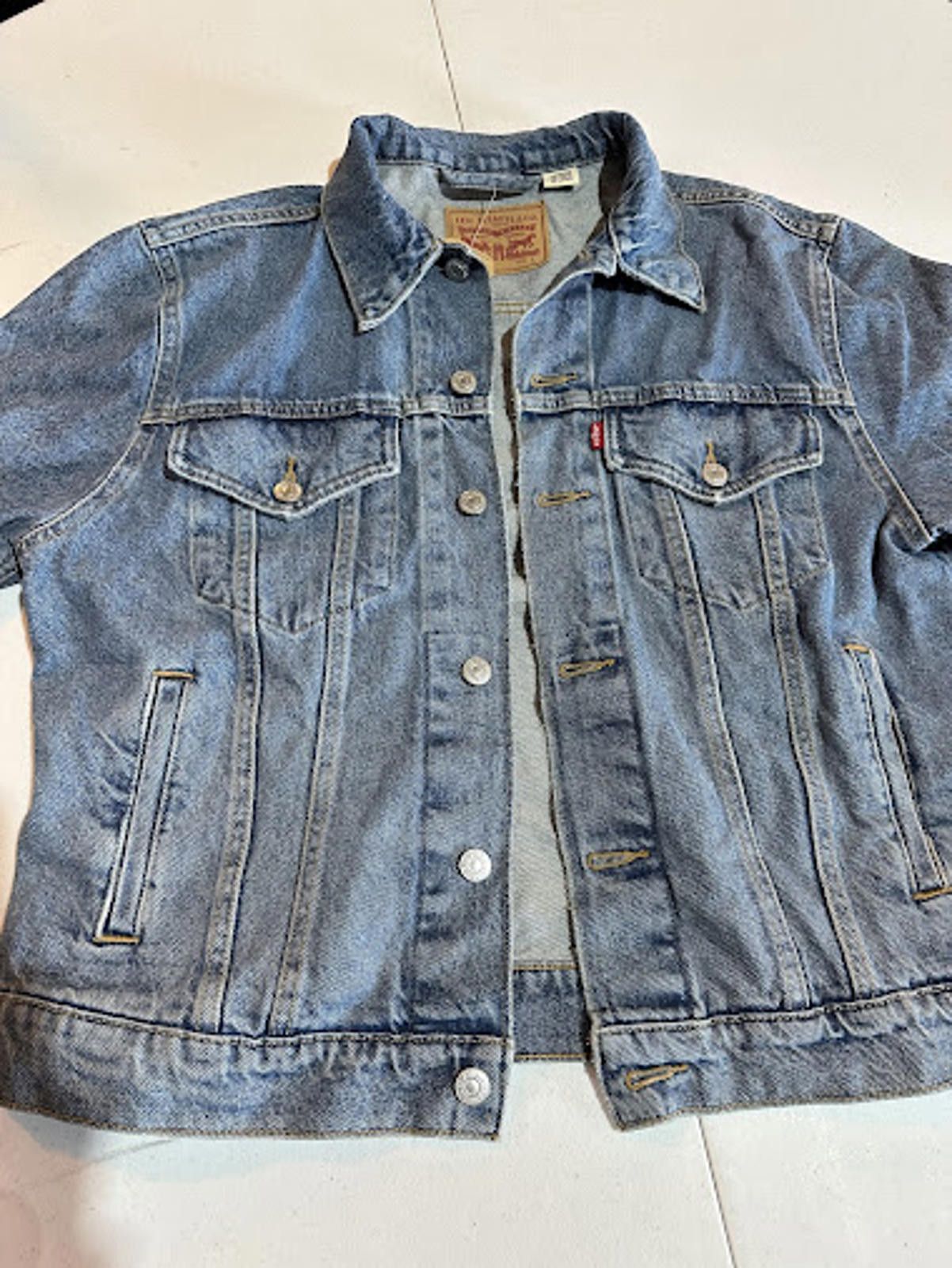 Other Levis Trucker Denim Jacket Mens L Light Wash Classic NWT Size US L / EU 52-54 / 3 - 1 Thumbnail