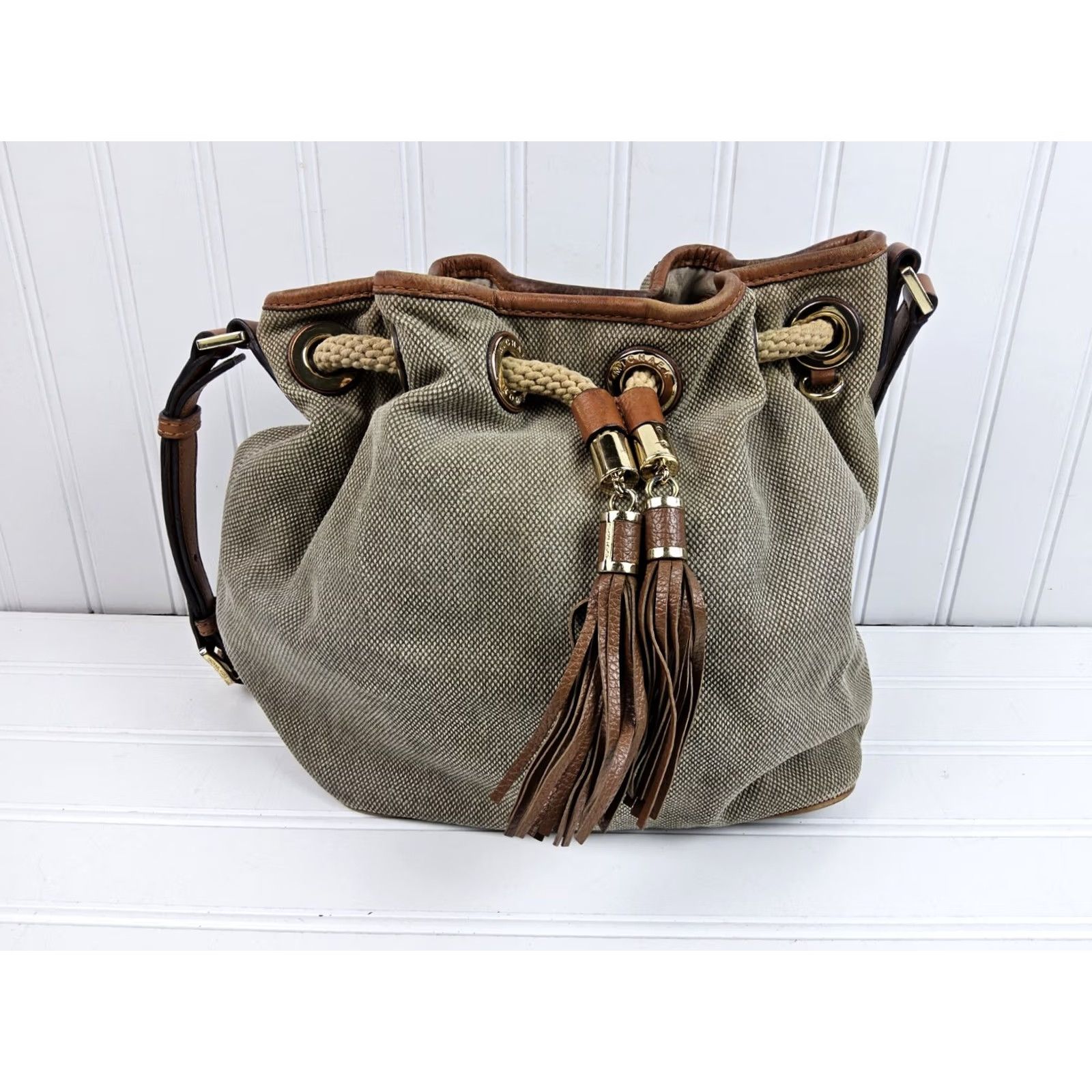 Michael Kors Michael Kors MK Drawstring Shoulder Handbag Purse Womens Canvas Leather Snap Bag Size ONE SIZE - 3 Thumbnail