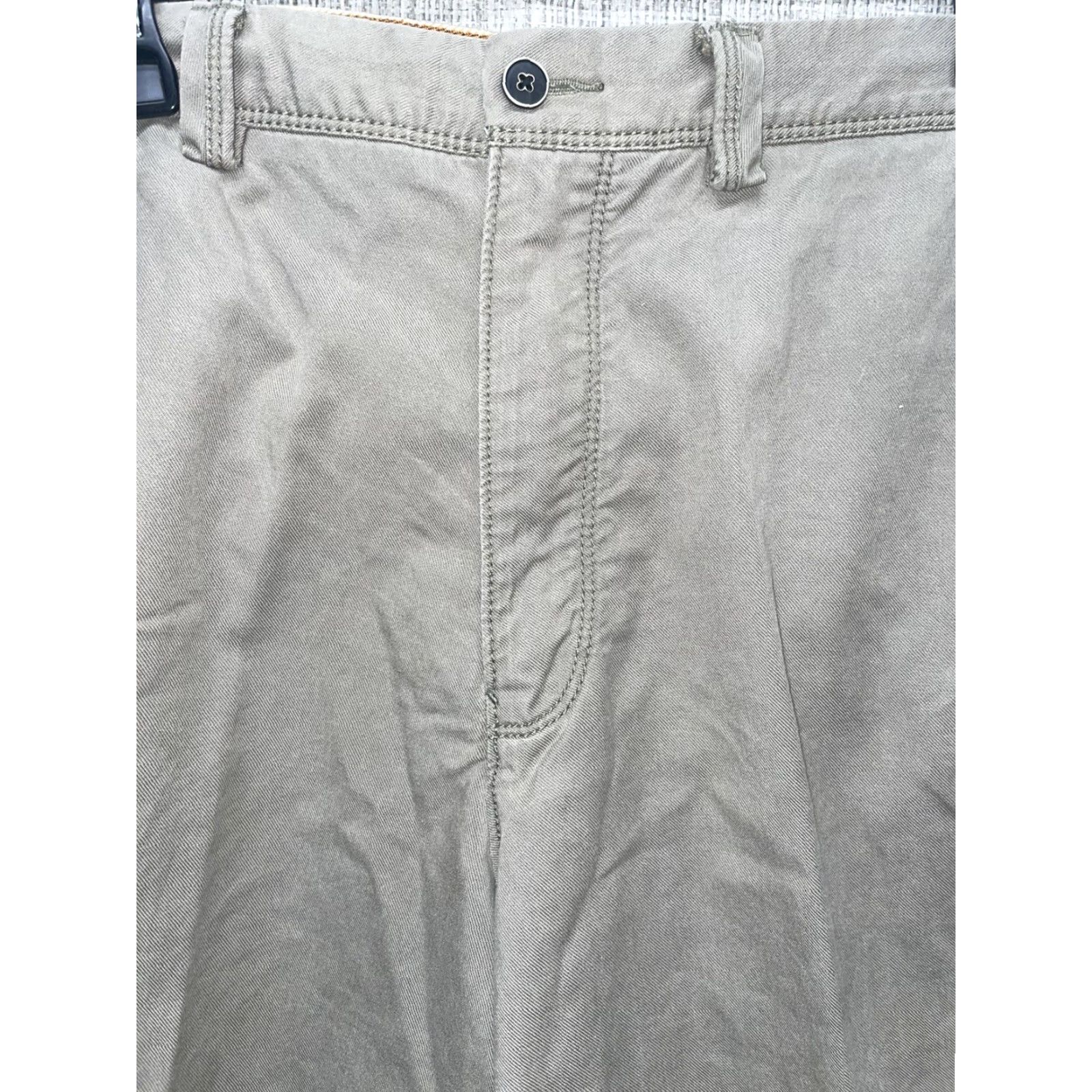 Tommy Bahama VINTAGE Tommy Bahama Men Chino Shorts Relaxed Fit Size 34 Beige Men's Shorts Size US 34 / EU 50 - 2 Thumbnail