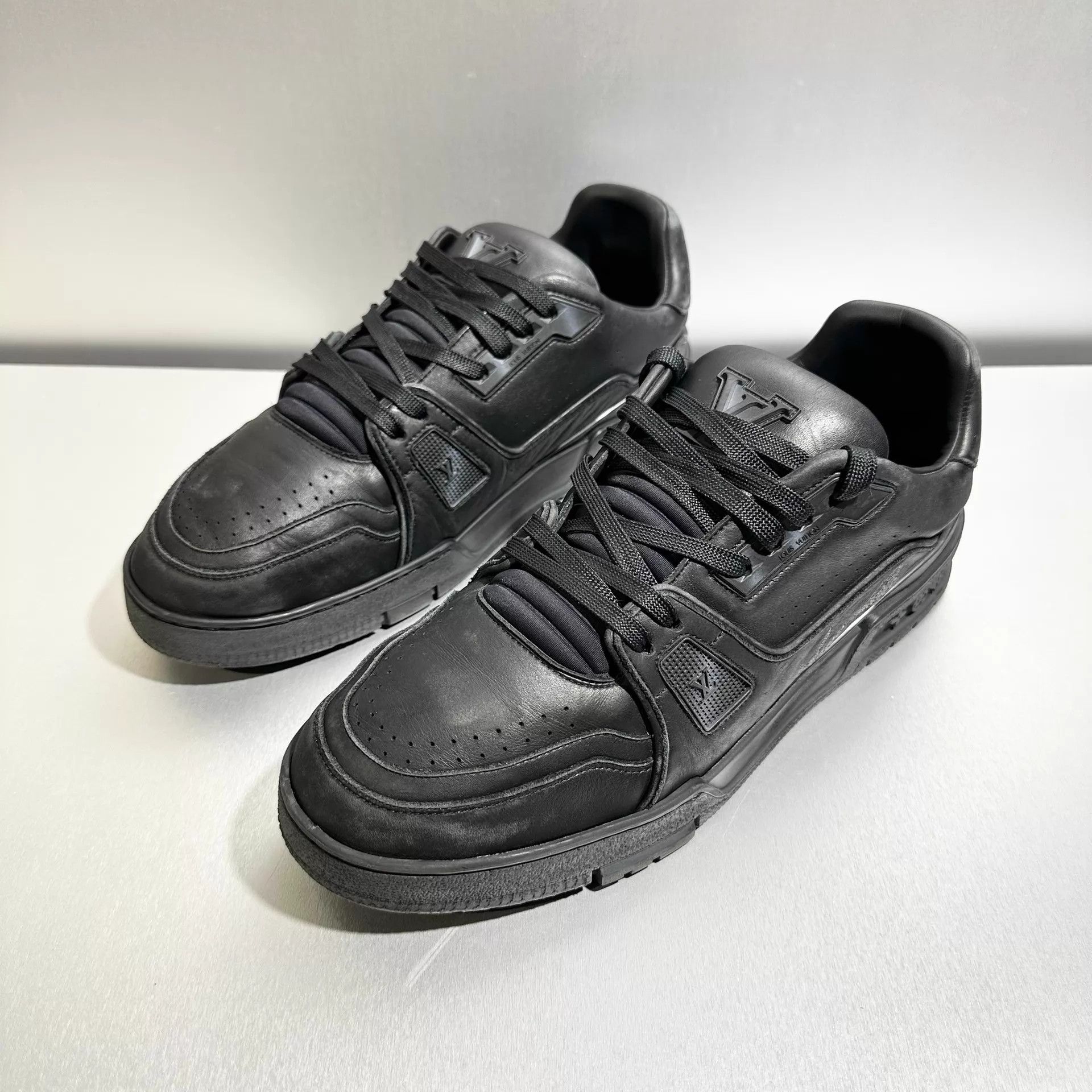 Louis Vuitton LV Trainer Distressed Black 8/42 Barely used Size US 9 / EU 42 - 1 Thumbnail