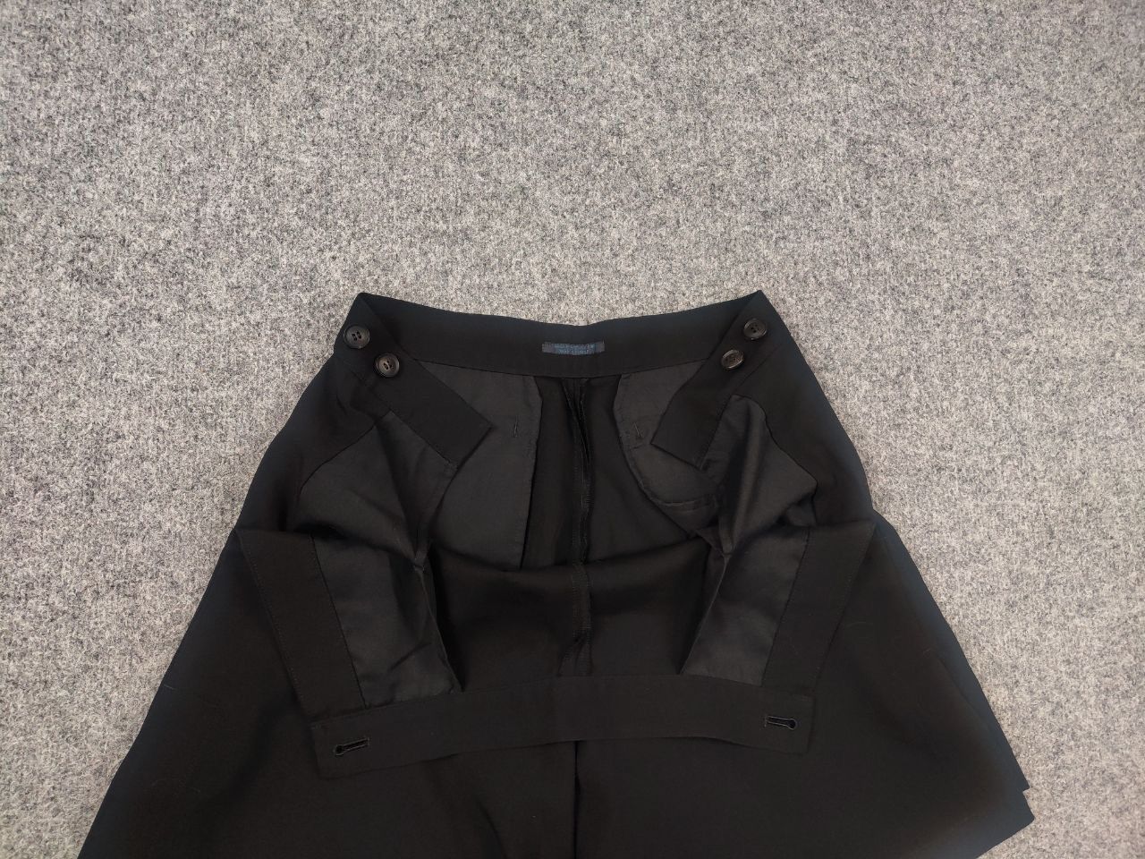 Yohji Yamamoto Yohji Yamamoto Y's Regulation Laine Wool Womens Tuck Shorts Size 30" / US 8 / IT 44 - 12 Thumbnail
