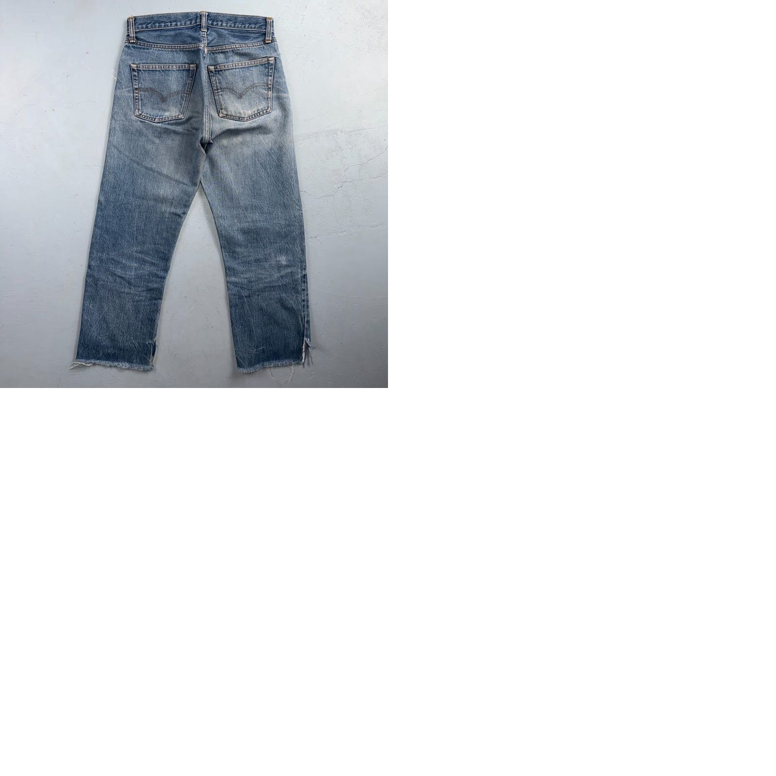 Levi's Levis 501 Jeans Vintage 80s Light Wash Button 5-Pocket Denim USA Mid Rise Classic Fit Men 28x25 Blue Distressed 30x31 Model Levi's 501 Series Size US 28 / EU 44 - 11 Thumbnail
