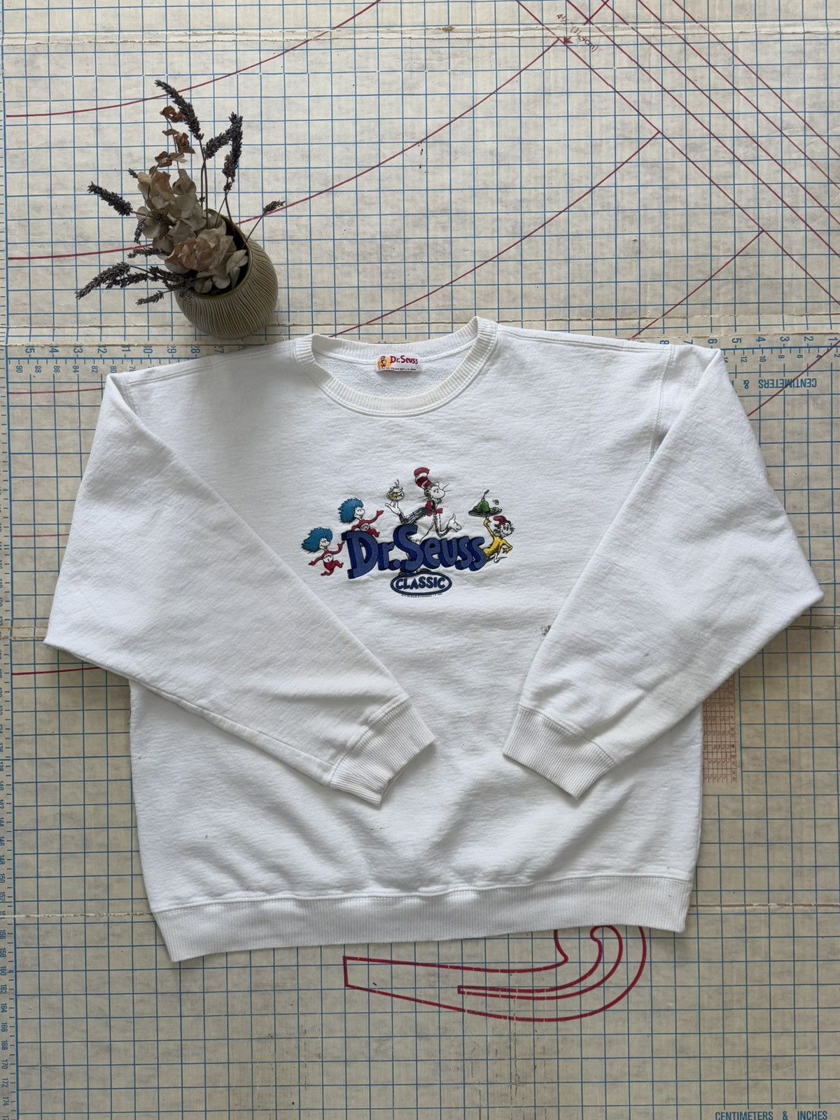 Other × Vintage Vintage 90’s Dr Seuss Crewneck Sweater White Used Fits XL Size US XL / EU 56 / 4 - 11 Thumbnail
