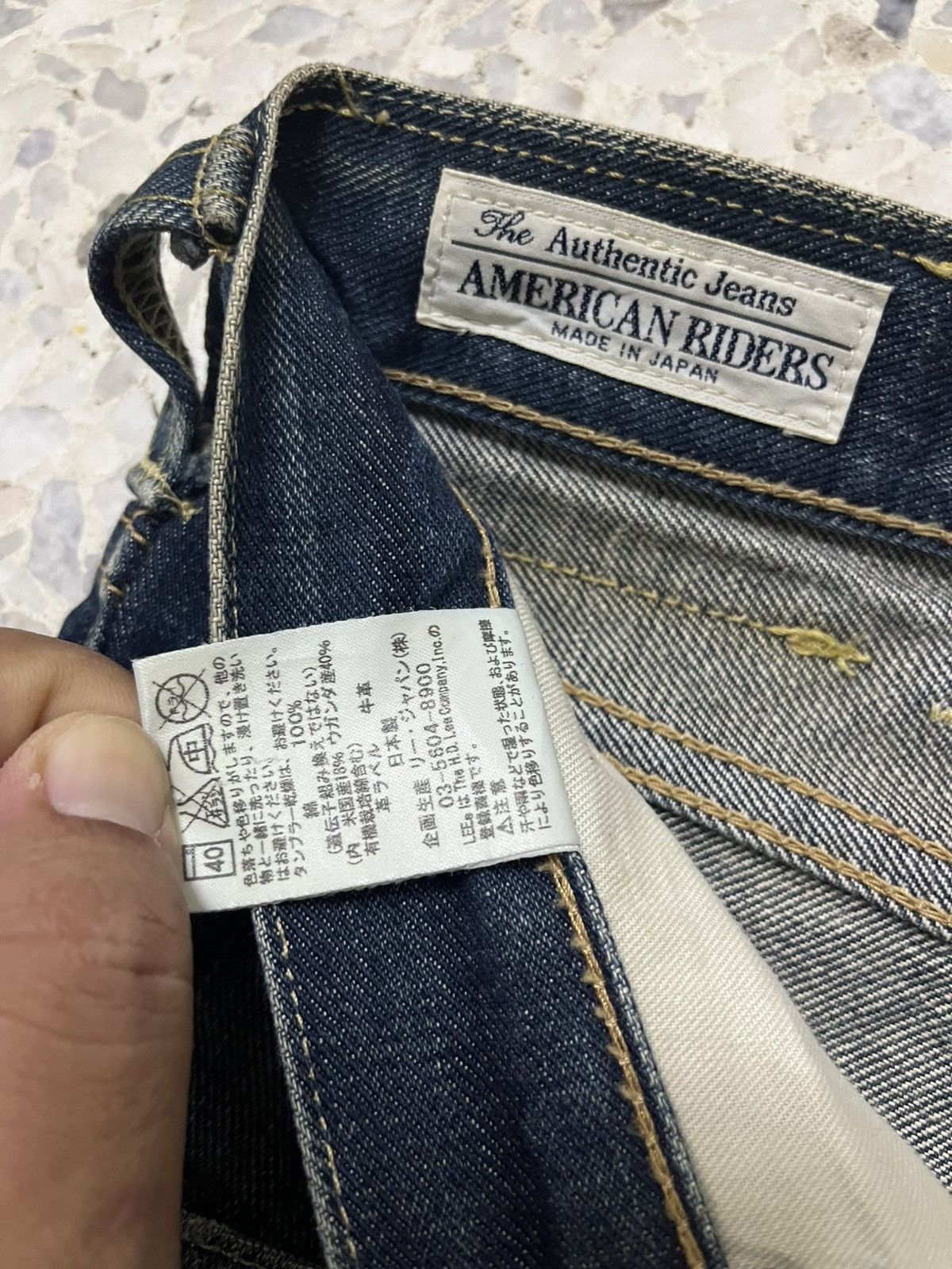 LEE Riders organic cotton distressed denim