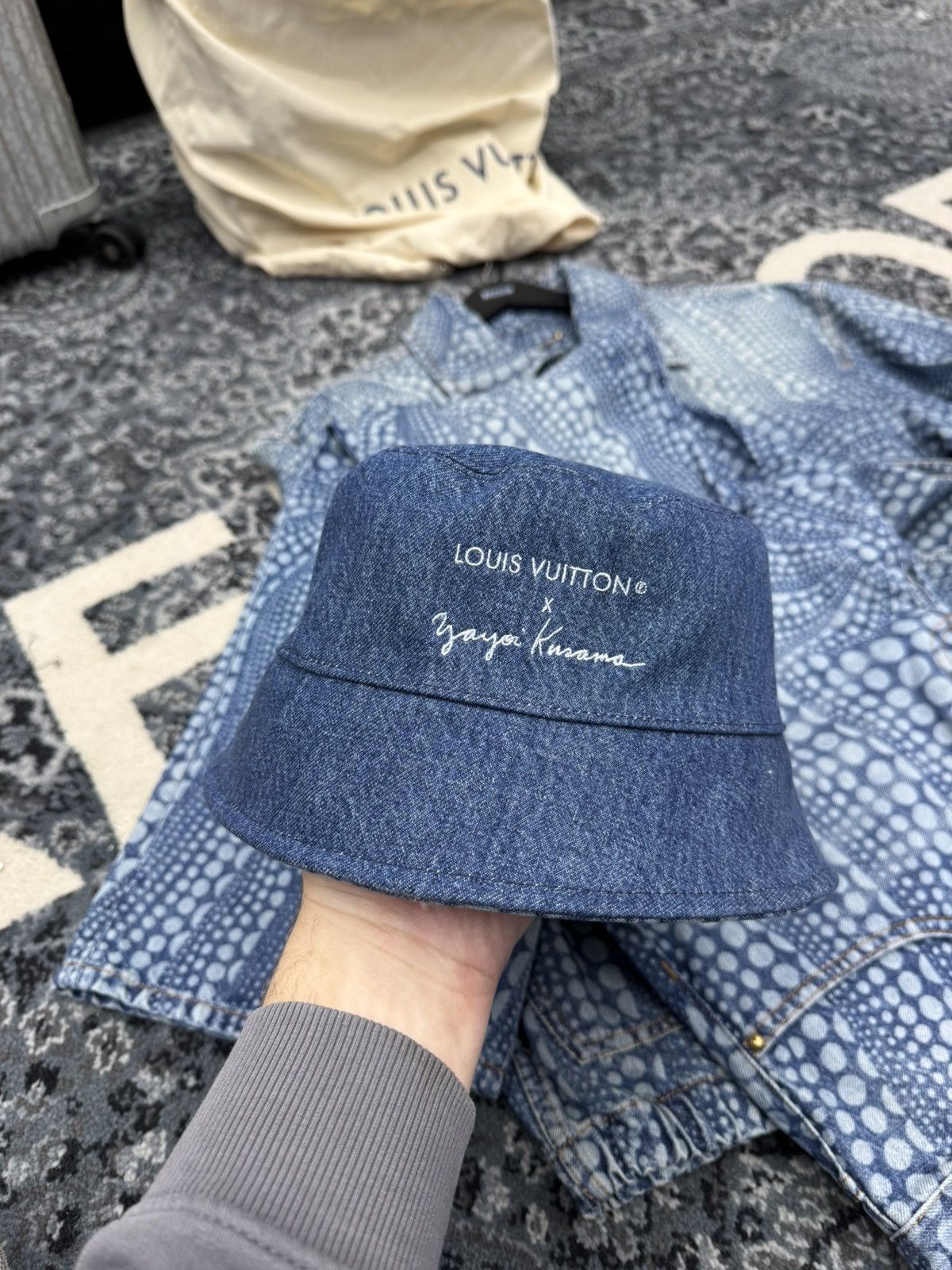 Louis Vuitton × Yayoi Kusama Louis Vuitton YK reversible all over dots bucket hat Size ONE SIZE - 6 Thumbnail
