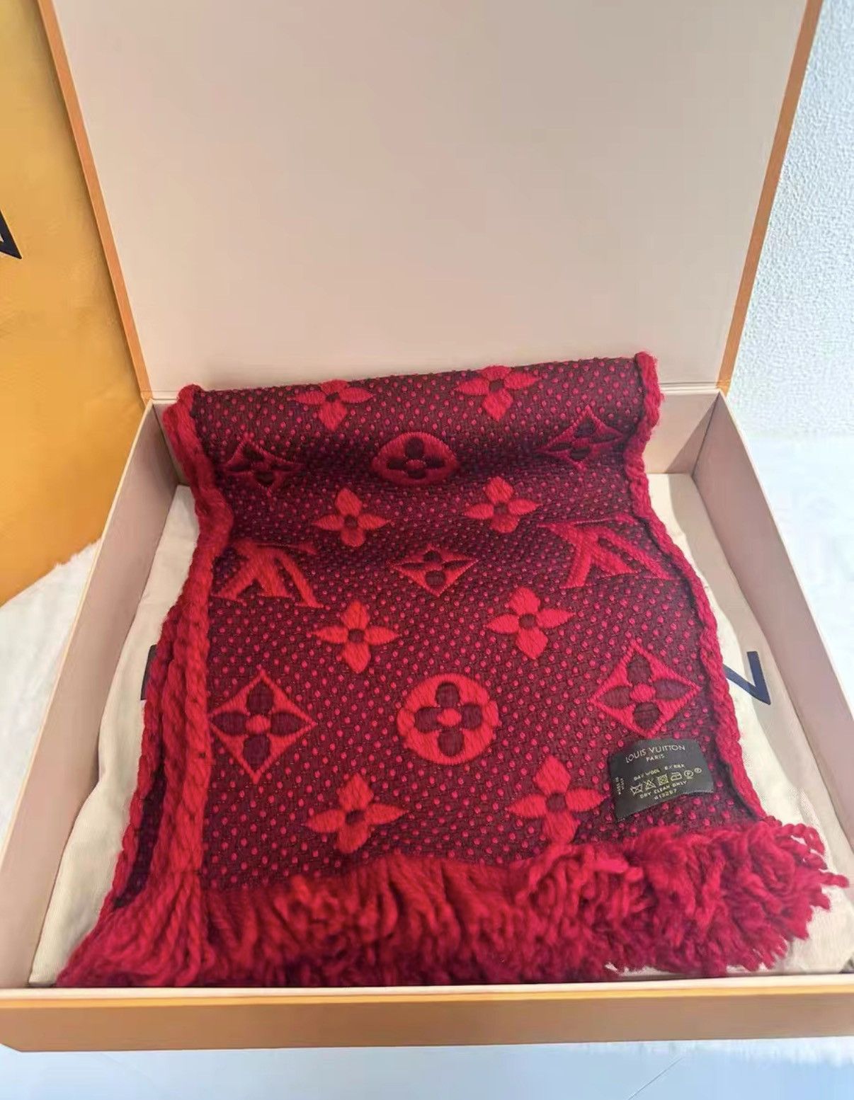Louis Vuitton Louis Vuitton Red All-over Print Scarf J38 Size ONE SIZE - 1 Thumbnail