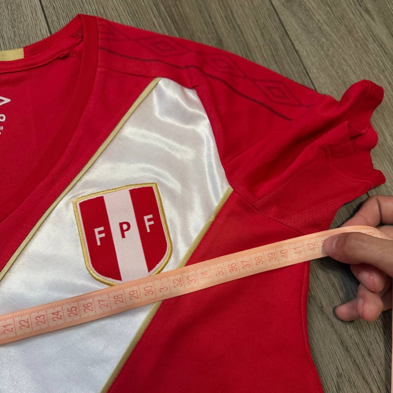 Umbro UMBRO PERU 2018/2020 GUERRERO SOCCER FOOTBALL JERSEY Size US S / EU 44-46 / 1 - 12 Thumbnail