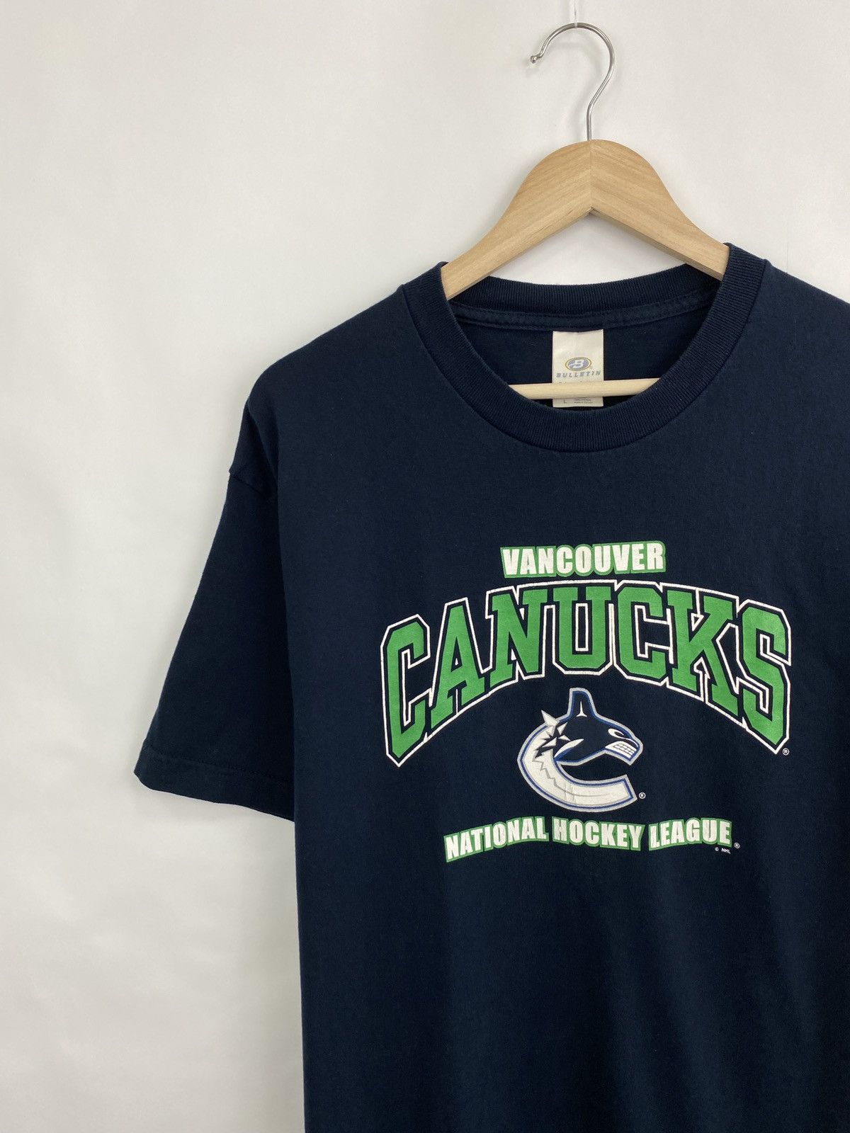 NHL 🇨🇦 Vintage 90s Vancouver Canucks NHL Athletic Jersey T-Shirt Size US L / EU 52-54 / 3 - 2 Thumbnail