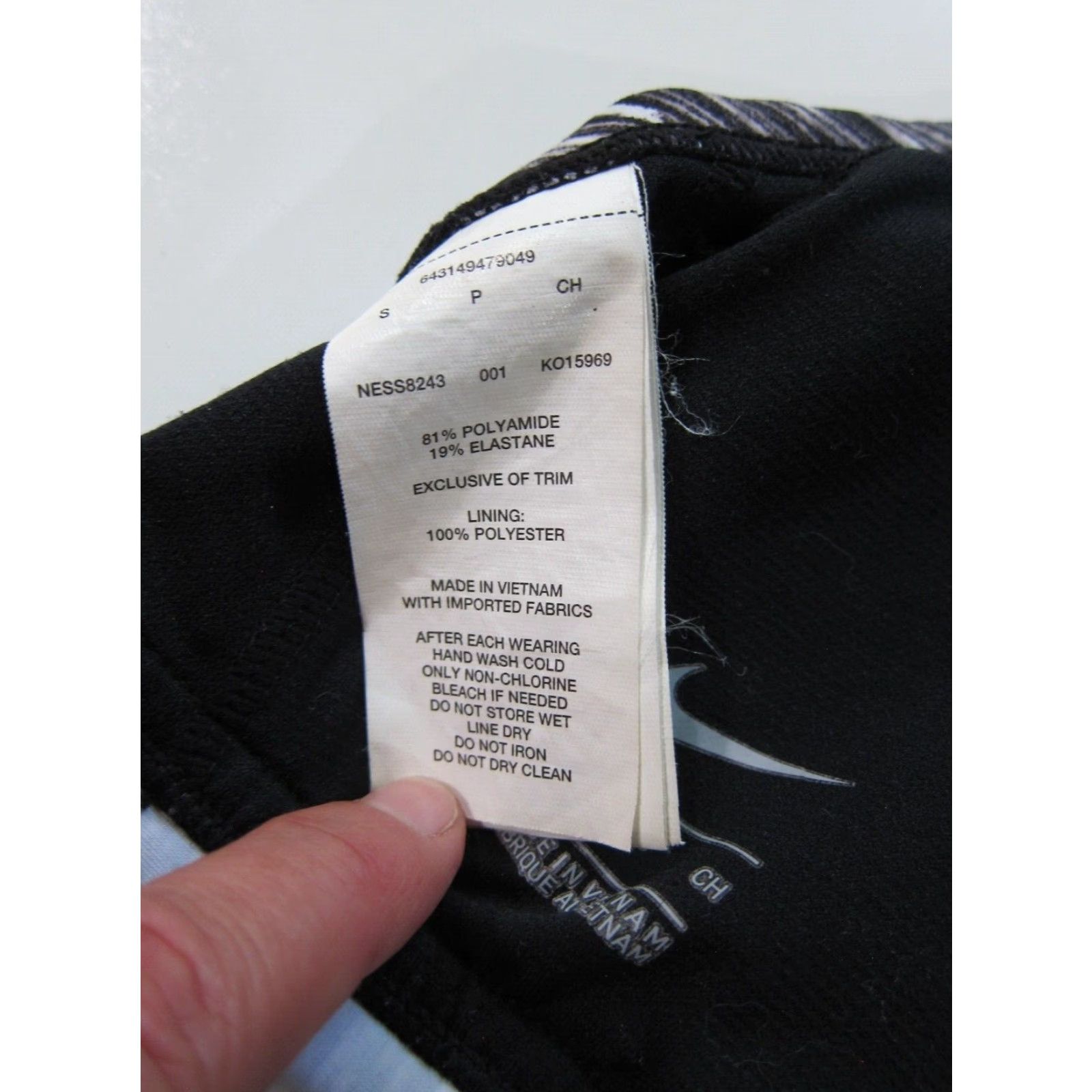 Nike Nike Grey Black White Stripe Stretch Built In Bra Yoga Run Workout Top Women S Size S / US 4 / IT 40 - 6 Thumbnail