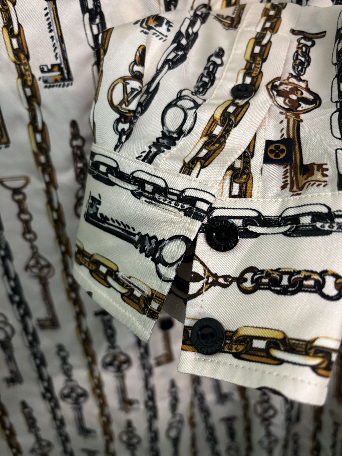 Louis Vuitton Louis Vuitton Silk Monogram Button Up Sz 36 Size US S / EU 44-46 / 1 - 4 Thumbnail