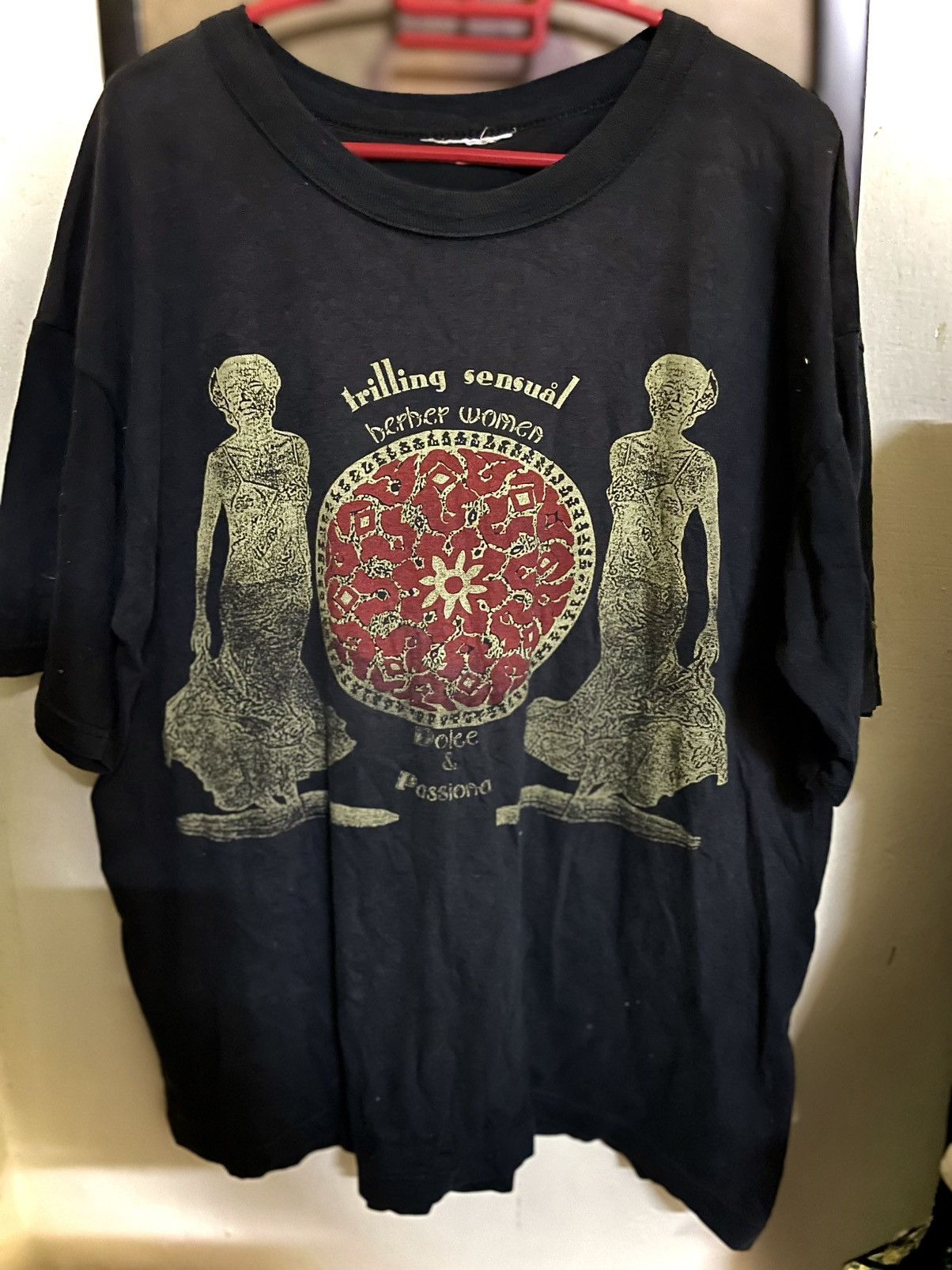 Japanese Brand *Trilling Sensual Berber women* Size US L / EU 52-54 / 3 - 1 Thumbnail