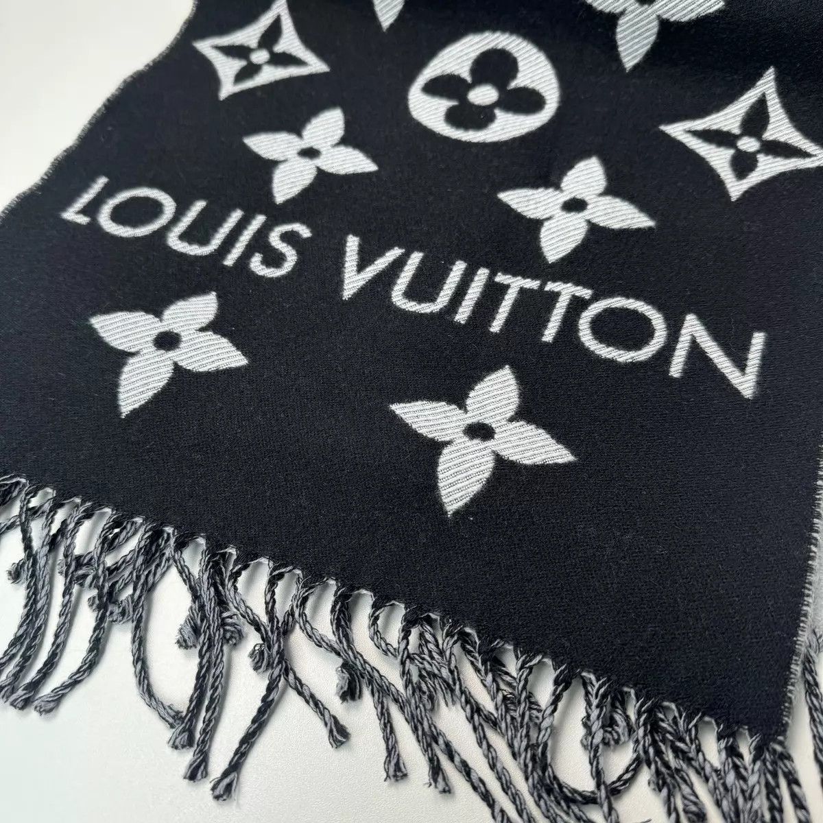Louis Vuitton LV 97 New Black Gray All-Over Logo Wool Scarf Size ONE SIZE - 5 Thumbnail