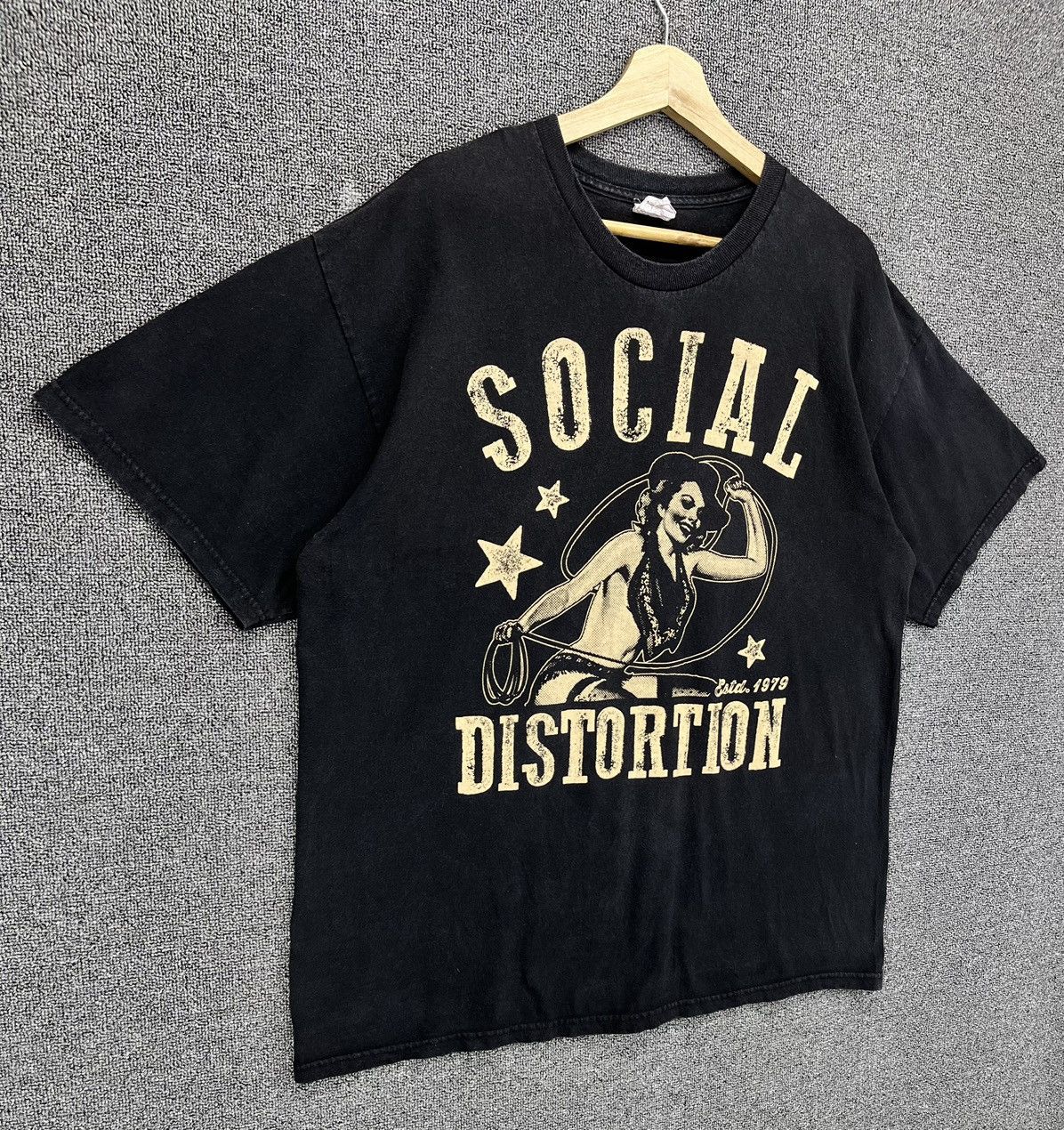 Band Tees Vintage Y2k Social Distortion Punk Rock Band Tees T Shirts Size US XL / EU 56 / 4 - 2 Thumbnail