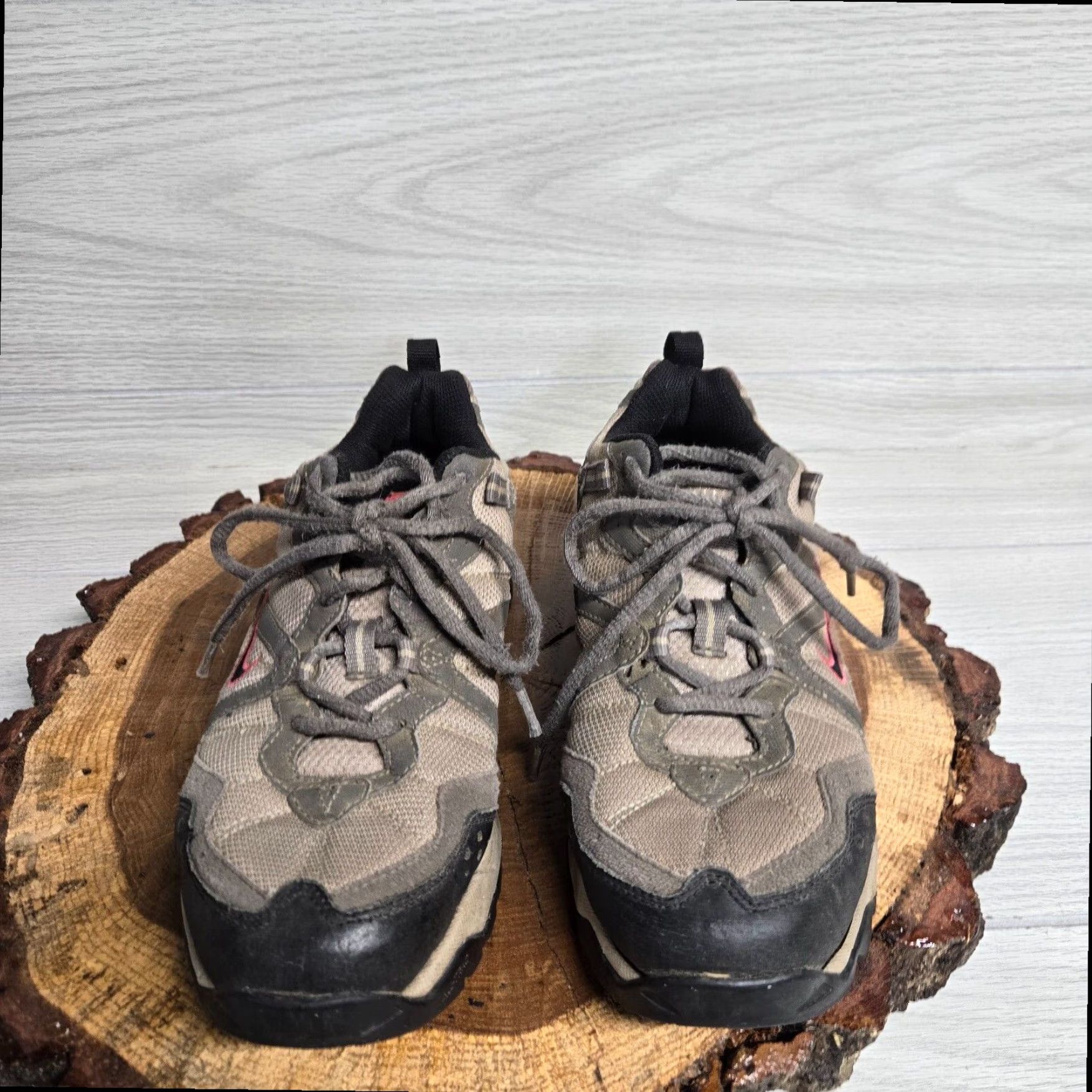 Nike ACG Nike ACG Hiking Sneaker Women's Low Top Brown 8 Standard Width Size US 8 / IT 38 - 3 Thumbnail