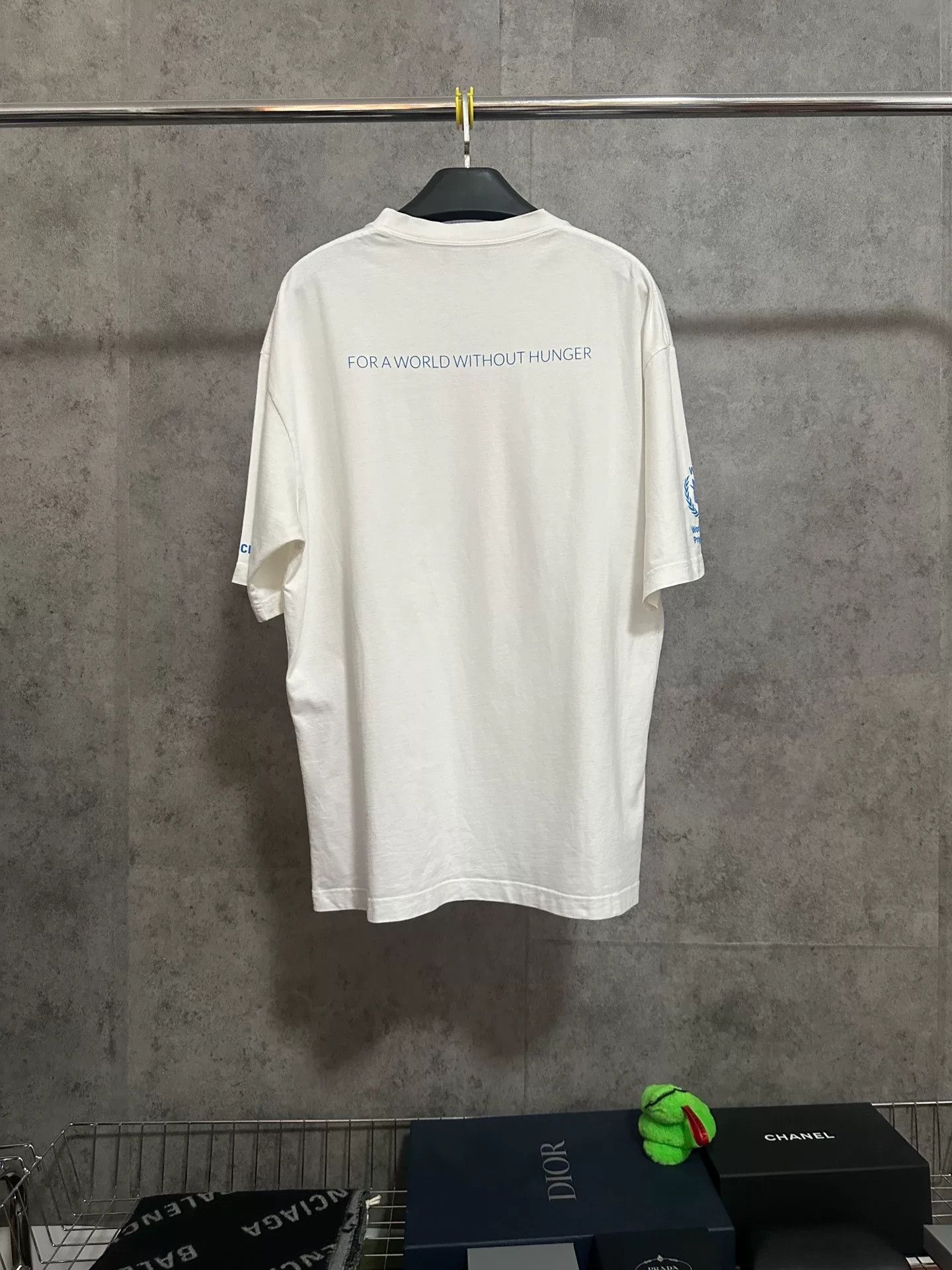 Balenciaga Balenciaga WFP Collaboration Logo Print T-Shirt Size US M / EU 48-50 / 2 - 4 Thumbnail