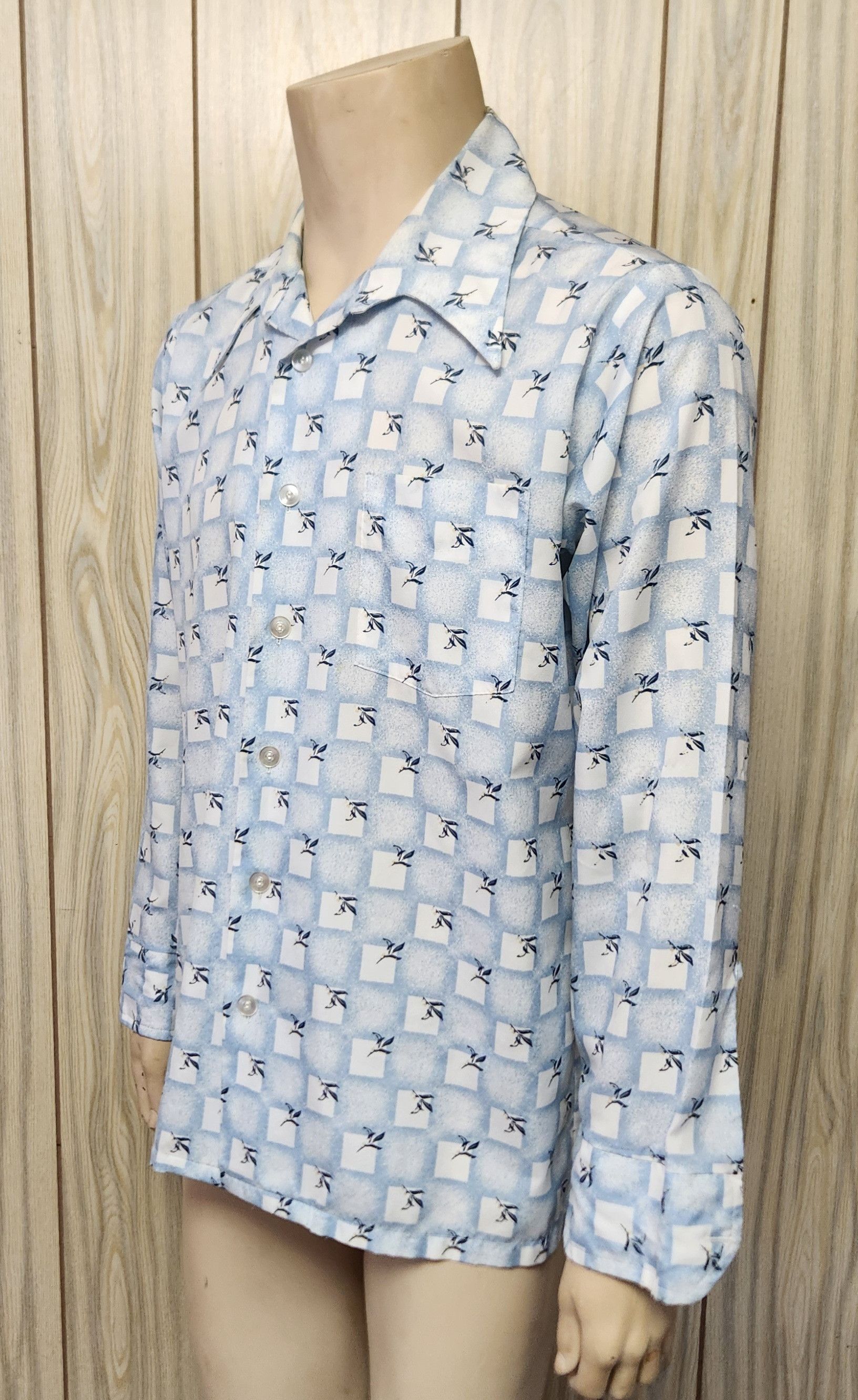 Vintage men's disco shirt L vintage 1970s nylon blue white Size US L / EU 52-54 / 3 - 2 Thumbnail
