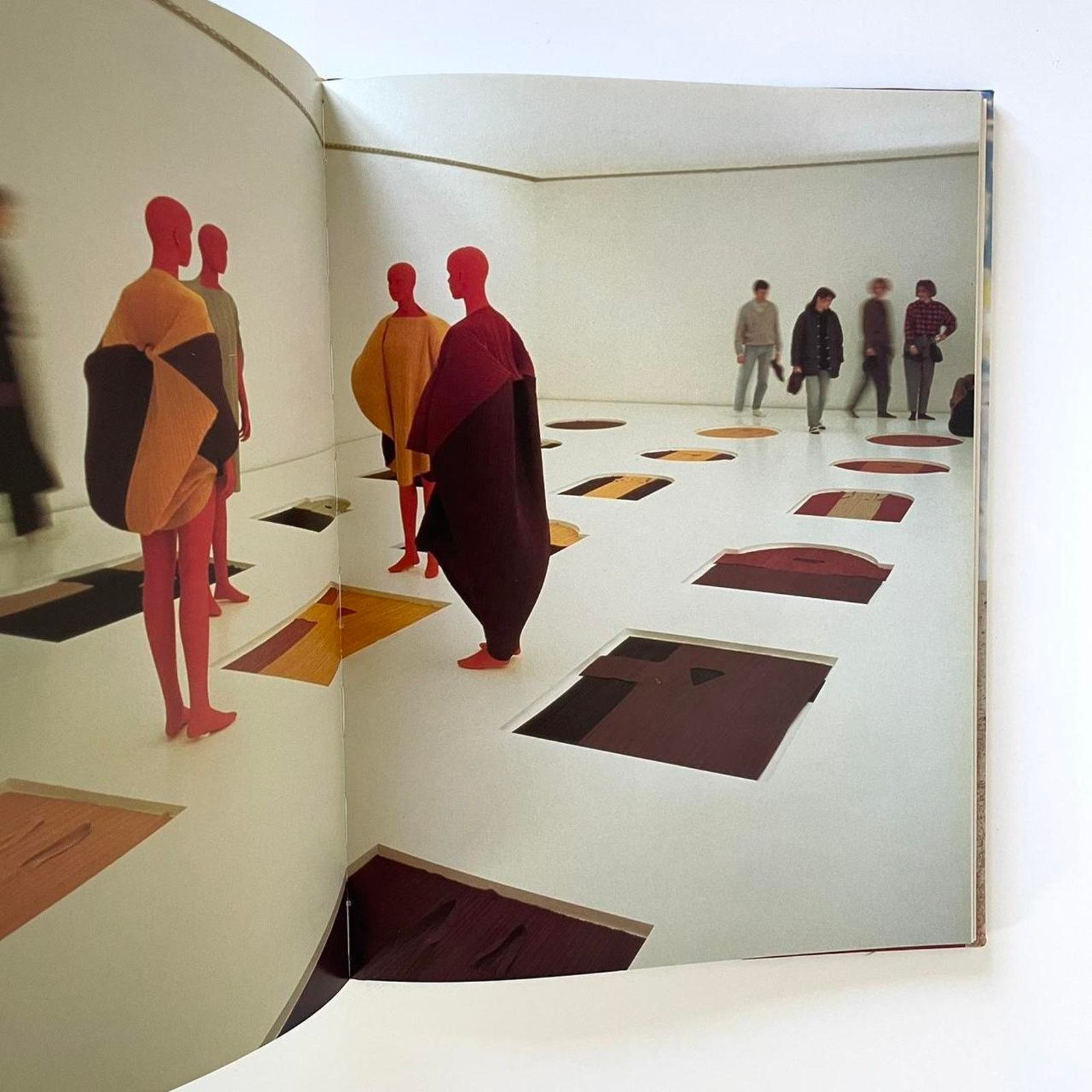 Issey Miyake × Vintage Issey Miyake Hardcover Book Published by Taschen Size ONE SIZE - 2 Thumbnail