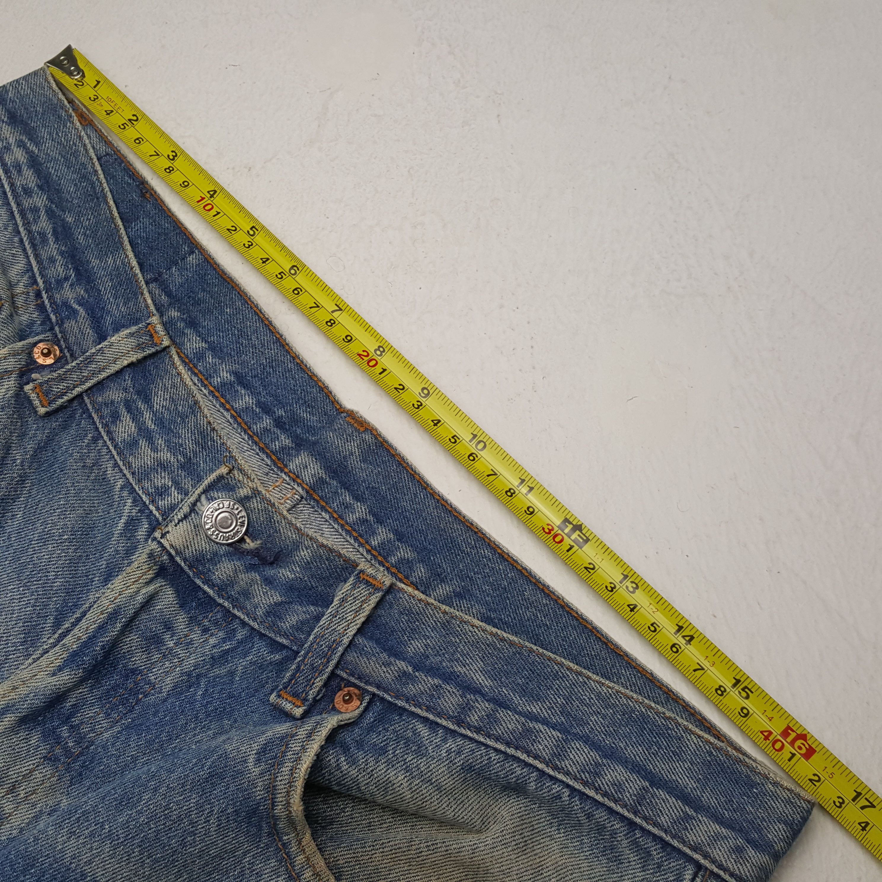 Levi's Vintage 90's Levis 501 Distressed Ripped Denim jeans RR9 Size US 33 - 7 Thumbnail