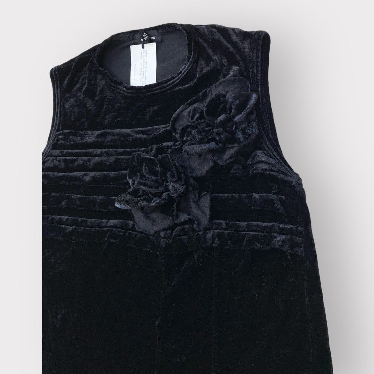 AW03 Flowers Attached Velour Top