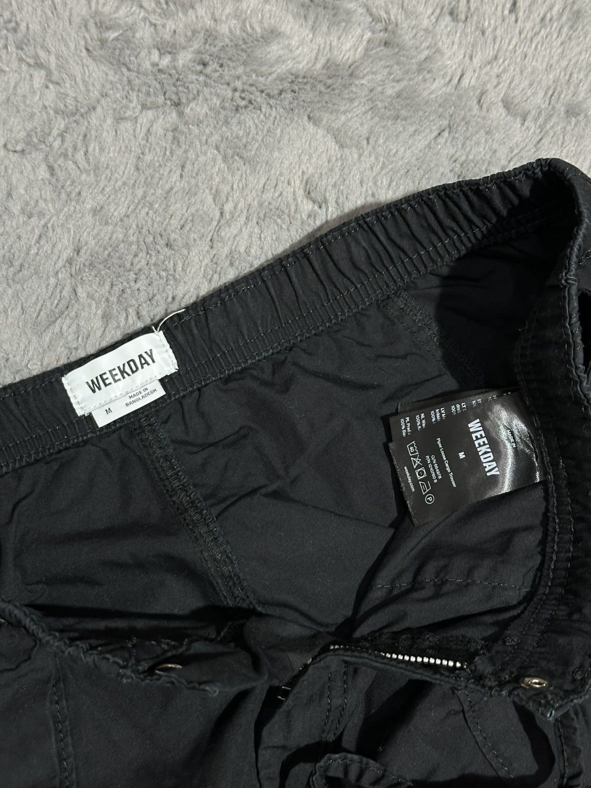 Weekday Weekday "Gorpcore" Wide-Leg Technical Cargo Pants Size US 34 / EU 50 - 4 Thumbnail