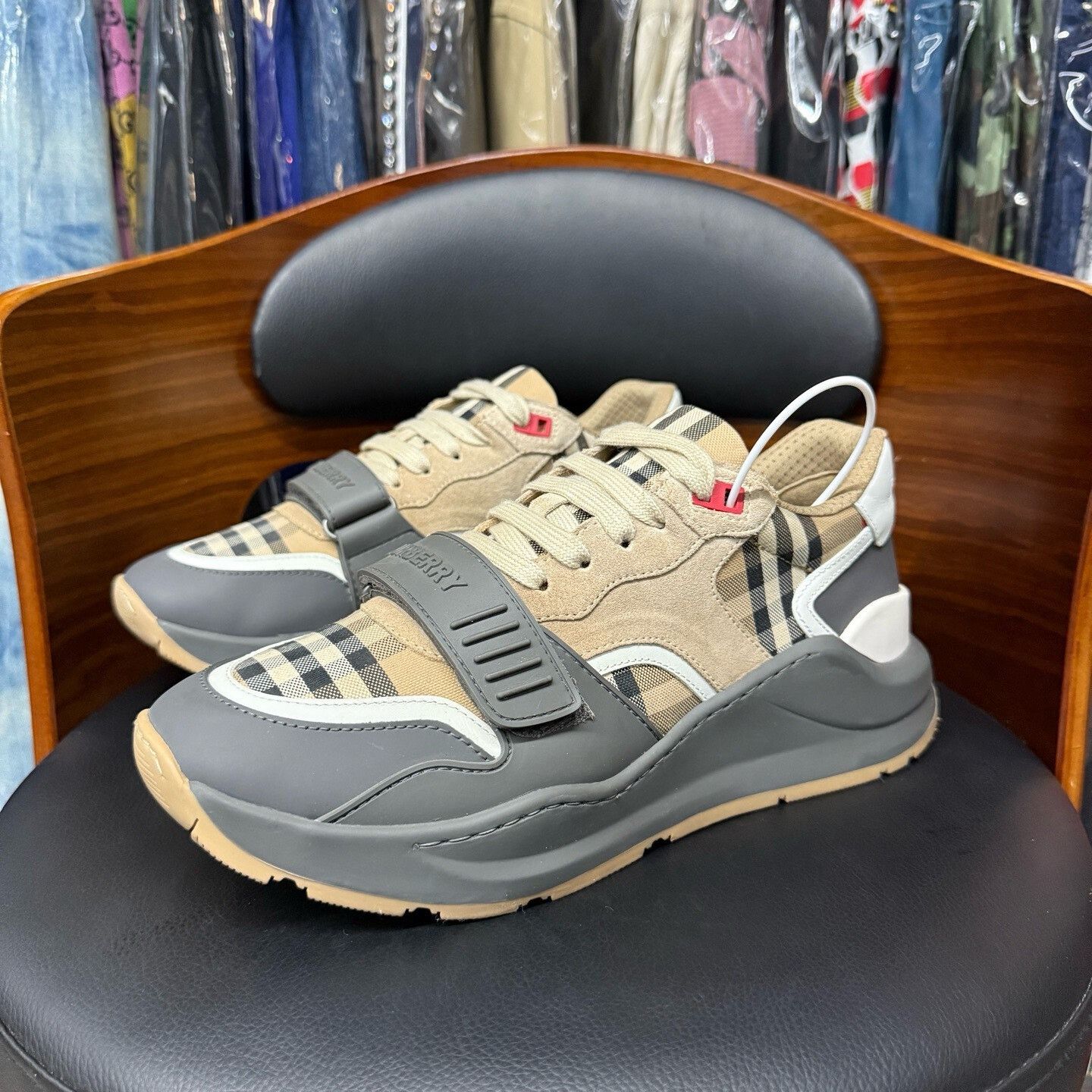 Burberry Burberry Plaid Lowtop Sneakers 41 Men Size US 8.5 / EU 41-42 - 1 Thumbnail